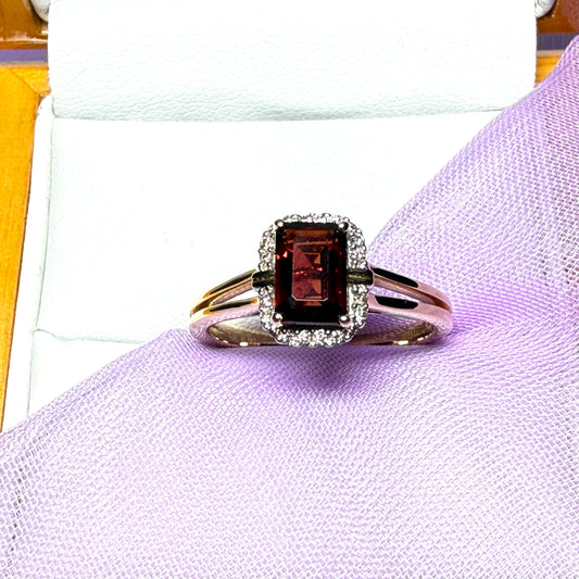 1.25 Carat garnet and diamond yellow gold octagonal cluster ring