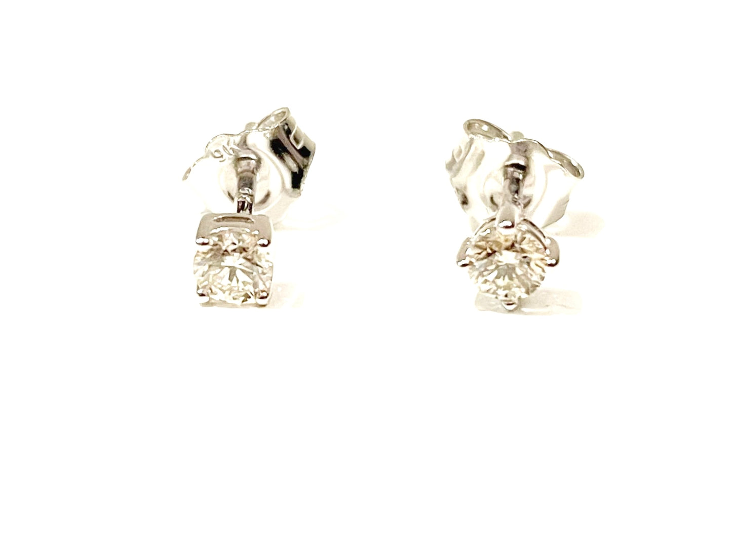 25 points White Gold Diamond Stud Earrings Single Stone Claw Setting