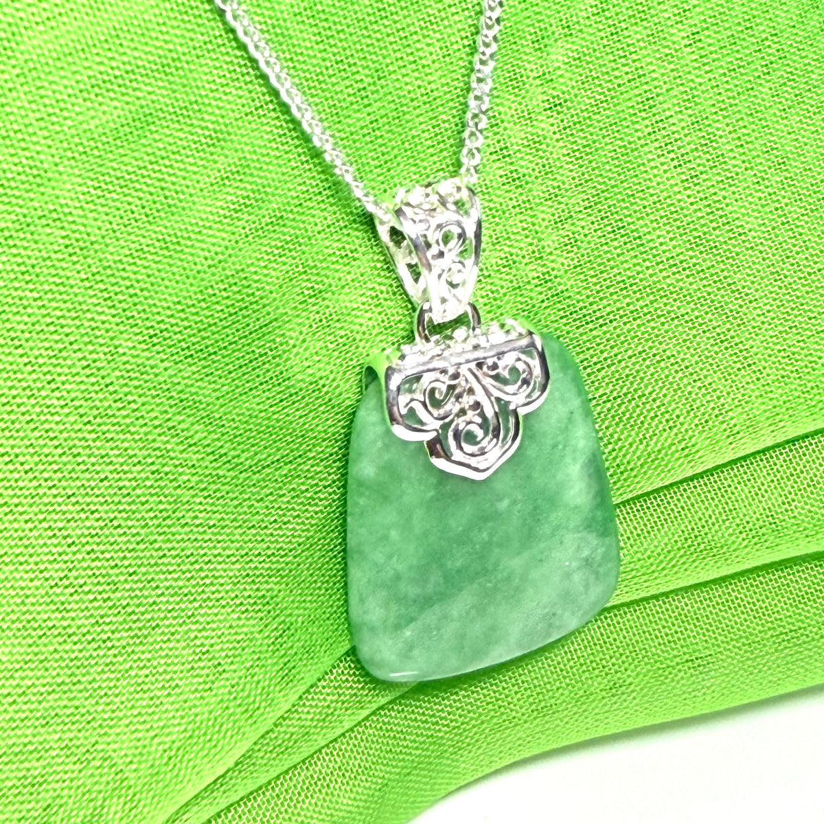 A Stunning real jade necklace green sterling silver large cushion shaped, a really gorgeous design