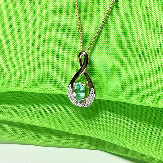 Yellow gold emerald and diamond necklace with chain