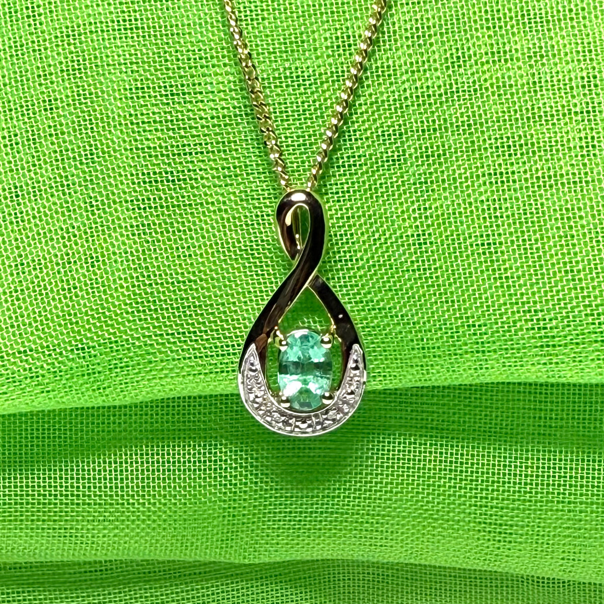 Yellow gold emerald and diamond necklace with chain