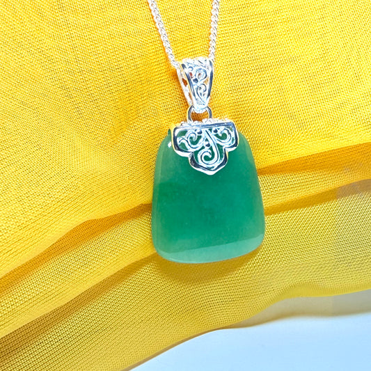 A beautiful and stunning real green jade necklace large stunning pendant cushion shaped with chain