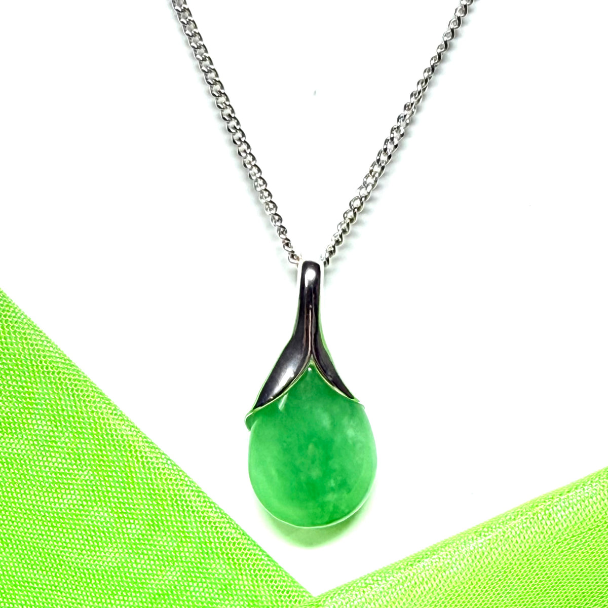 A beautiful real green jade necklace teardrop pendant pear shaped