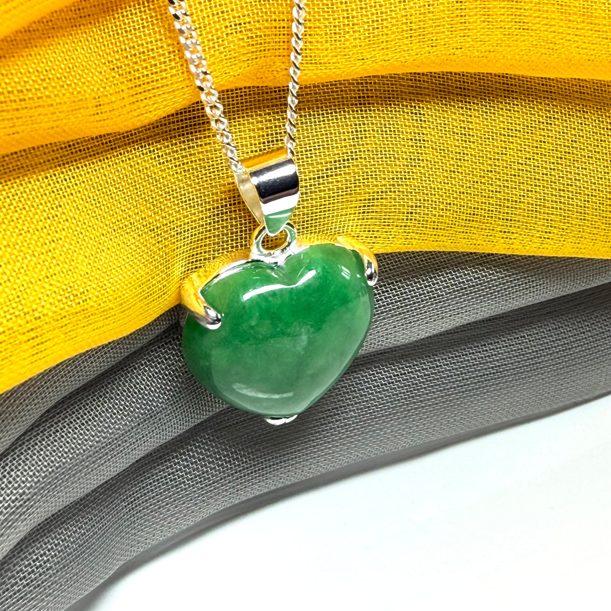 Gorgeous real green jade necklace heart shaped sterling silver, an exquisite designed pendant