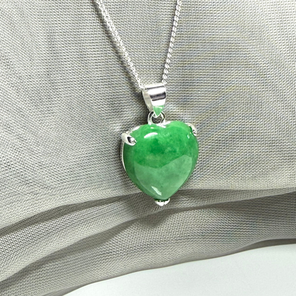 Gorgeous real green jade necklace heart shaped sterling silver, exquisitely designed pendant with chain