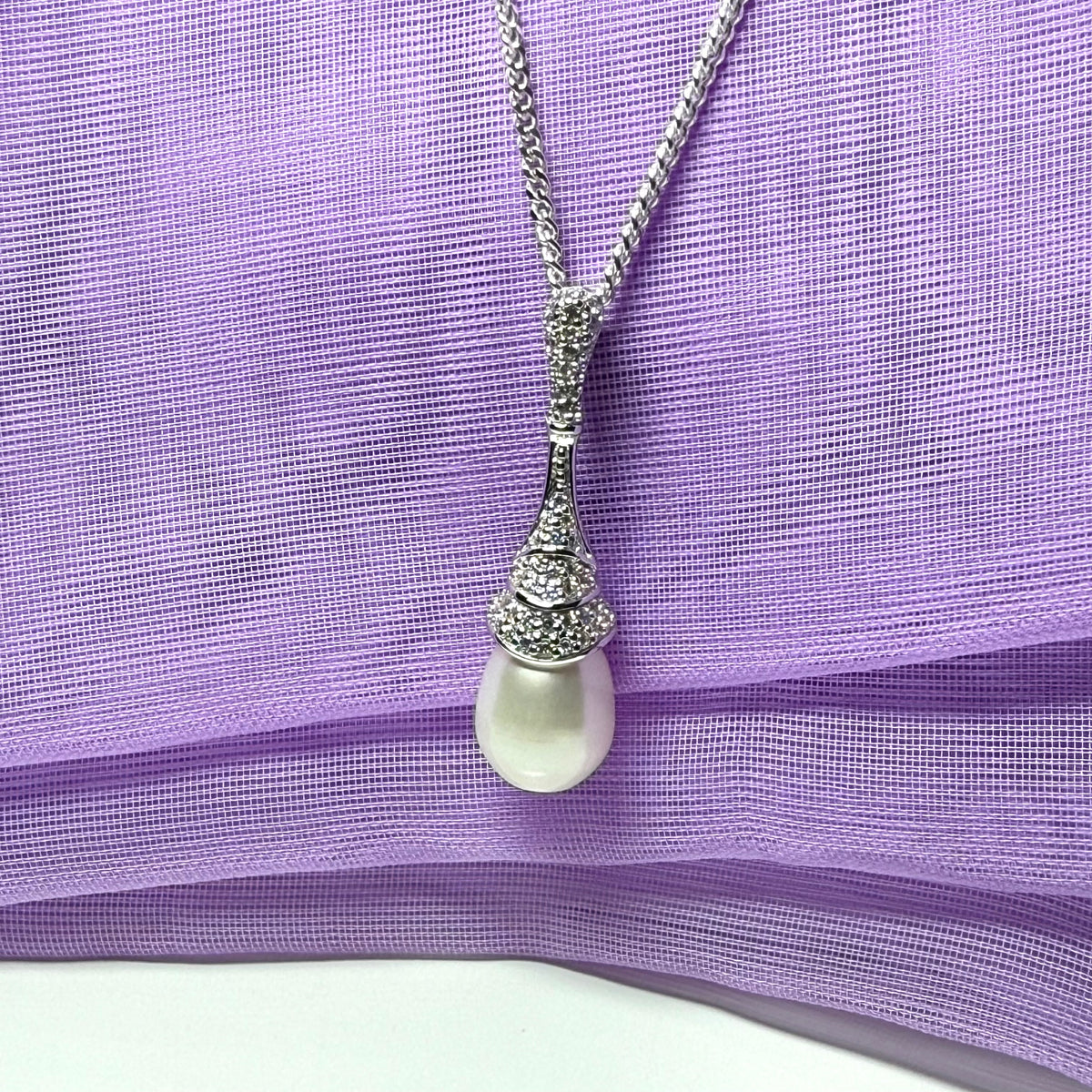 Necklace real freshwater cultured pearl and cubic zirconia dropped pendant with chain