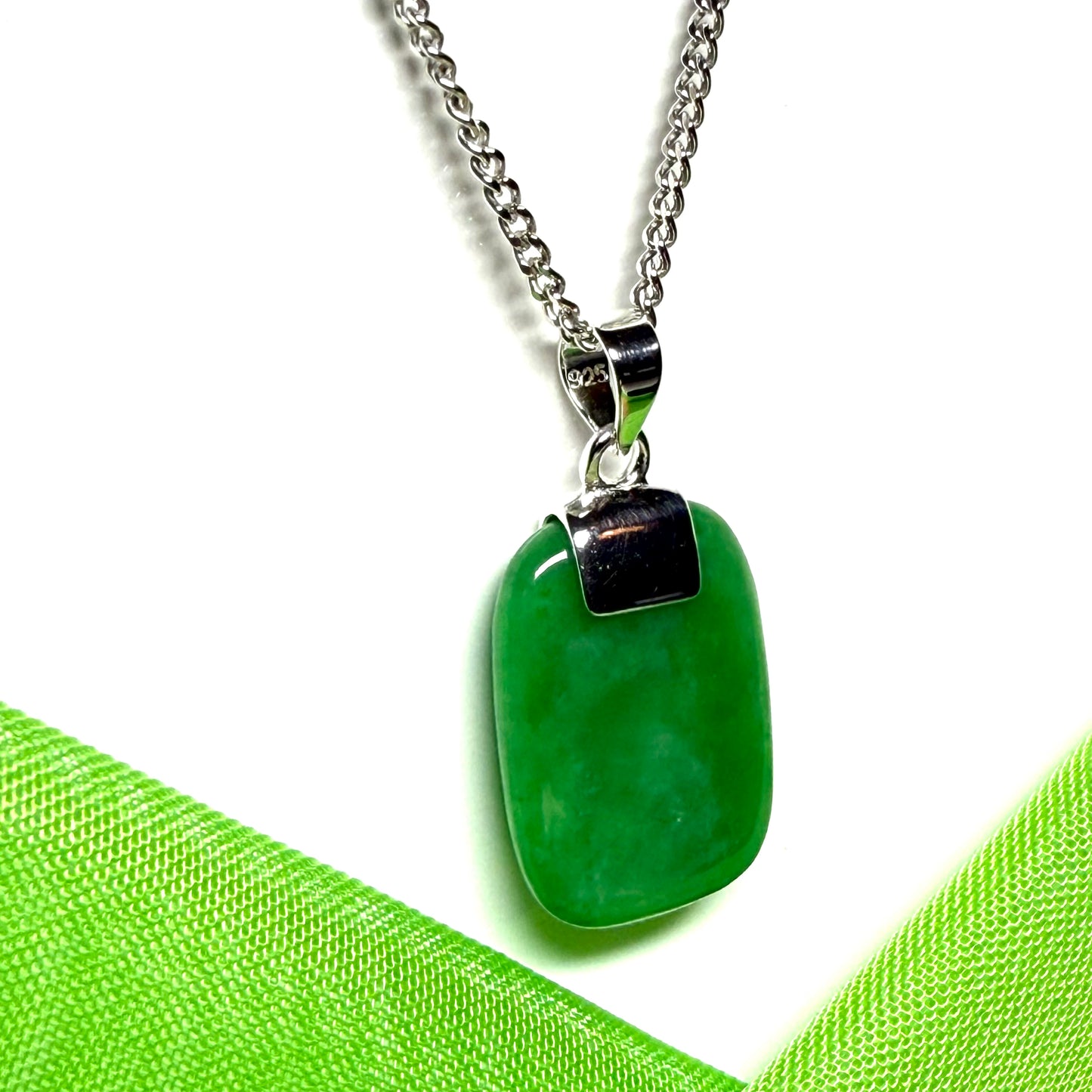 Real green jade necklace cushion shape stone sterling silver losange shape pendant including a chain