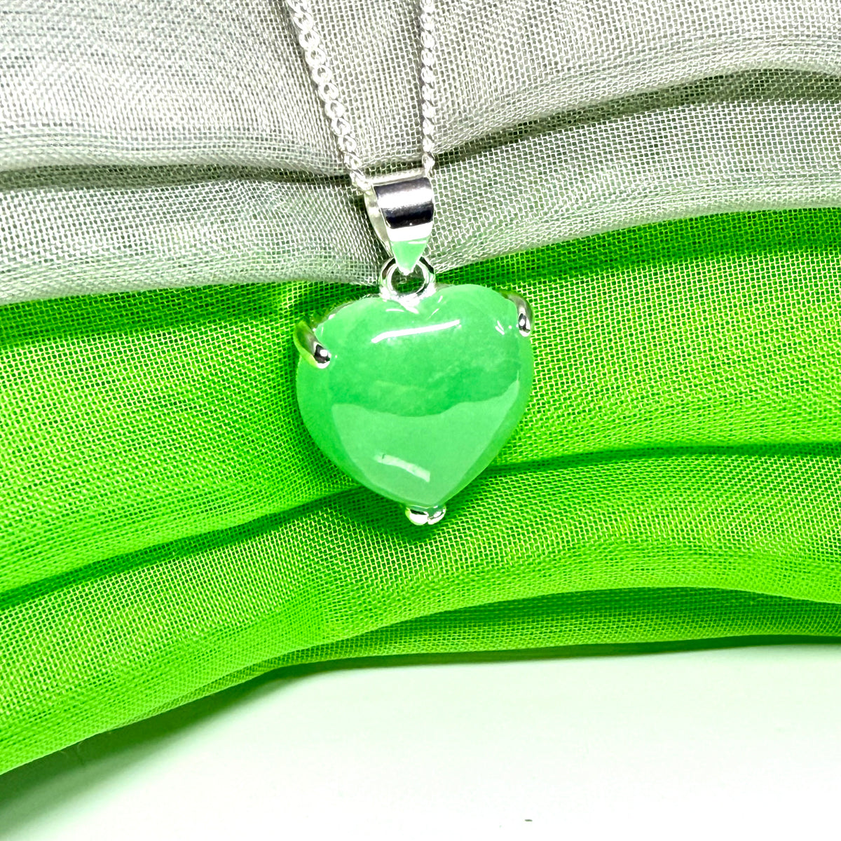 A real green jade pendant heart shaped sterling silver, a gorgeous design necklace