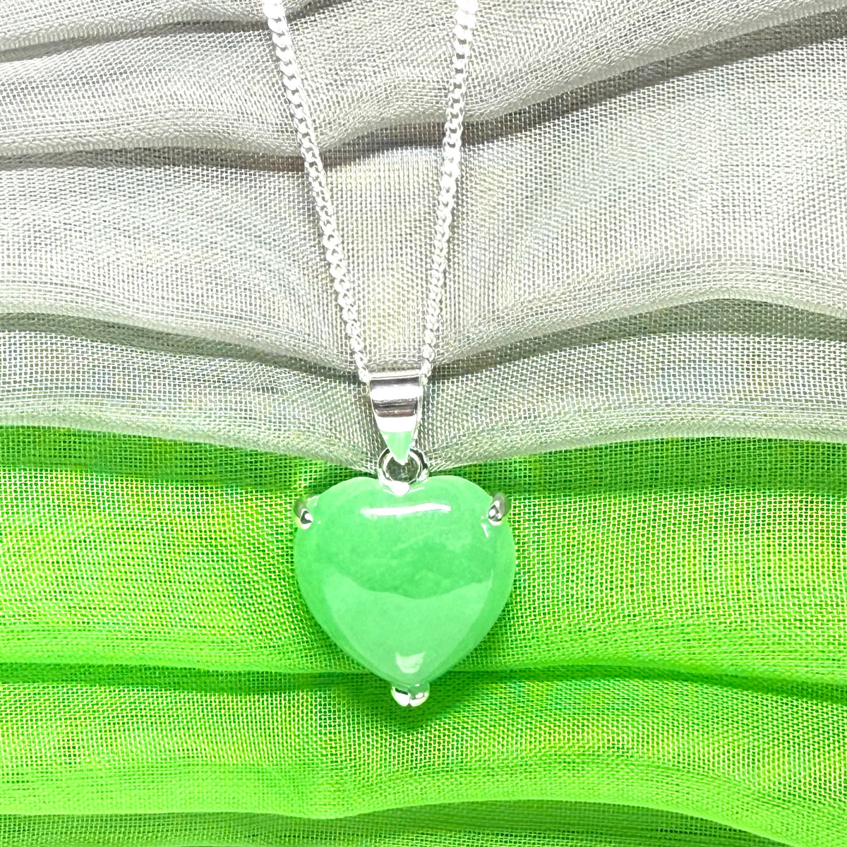 A real green jade pendant heart shaped sterling silver, a gorgeous design necklace