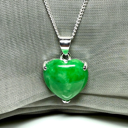 A really beautiful pendant real green jade necklace heart shaped sterling silver including chain