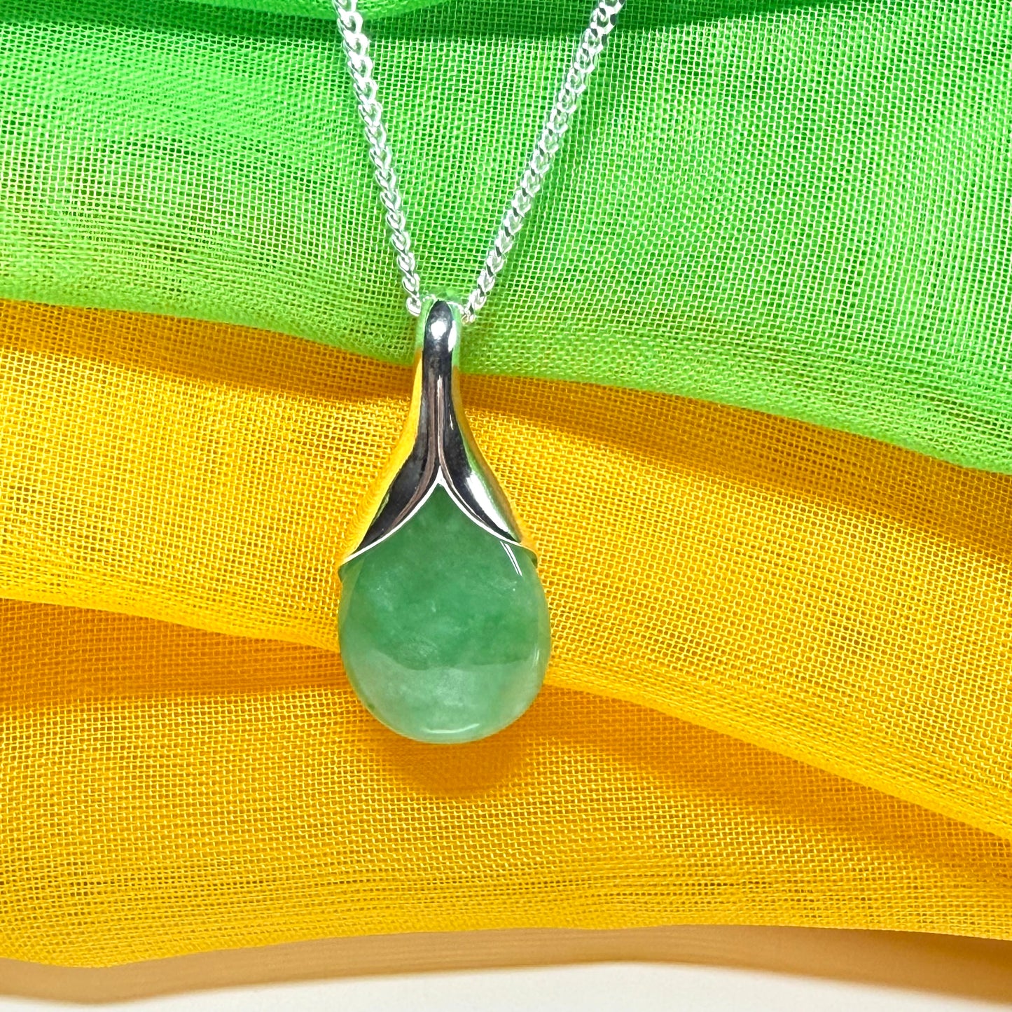 A really gorgeous real green jade pendant in a teardrop or pear shape, a really meaningful designed necklace
