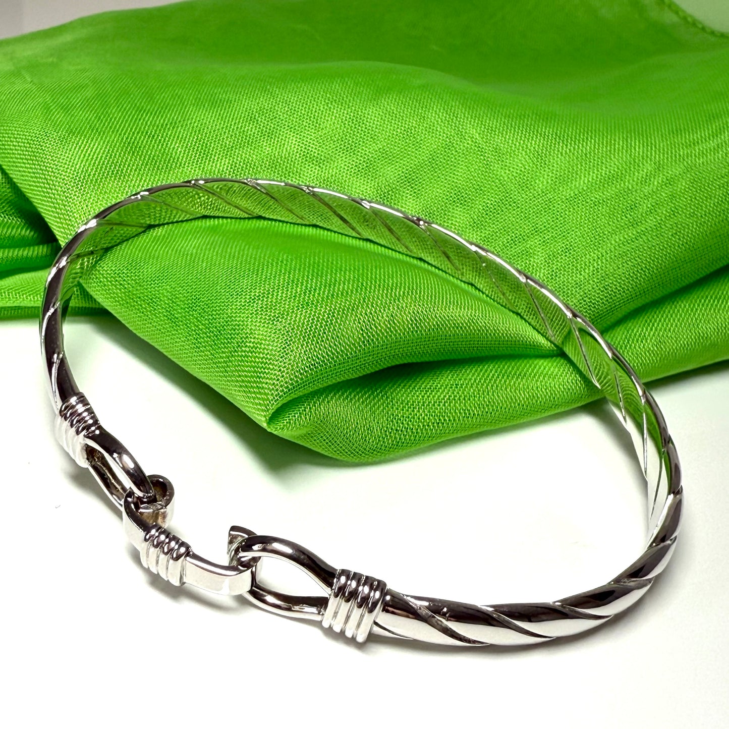 solid sterling silver opening twisted bangle