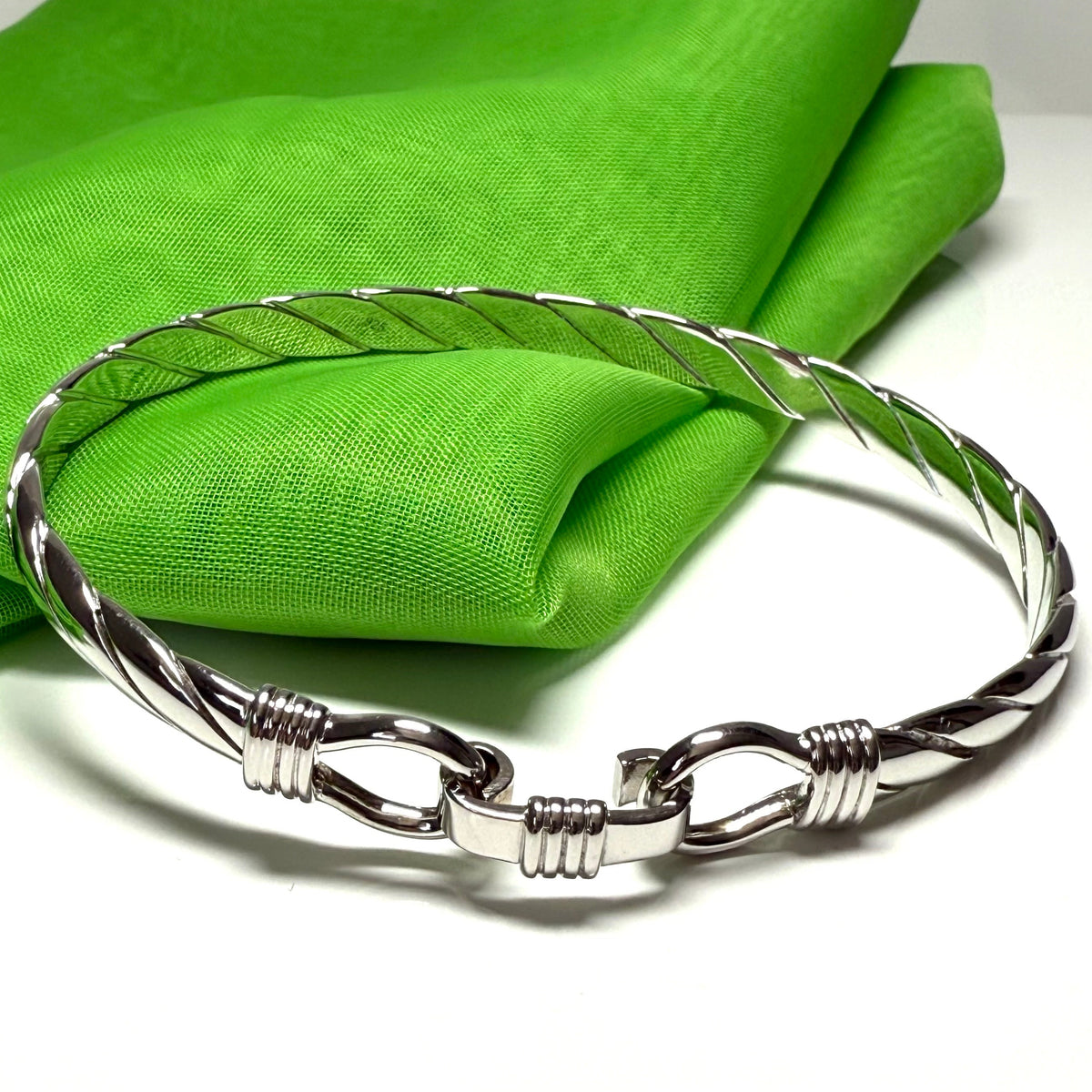solid sterling silver opening twisted bangle