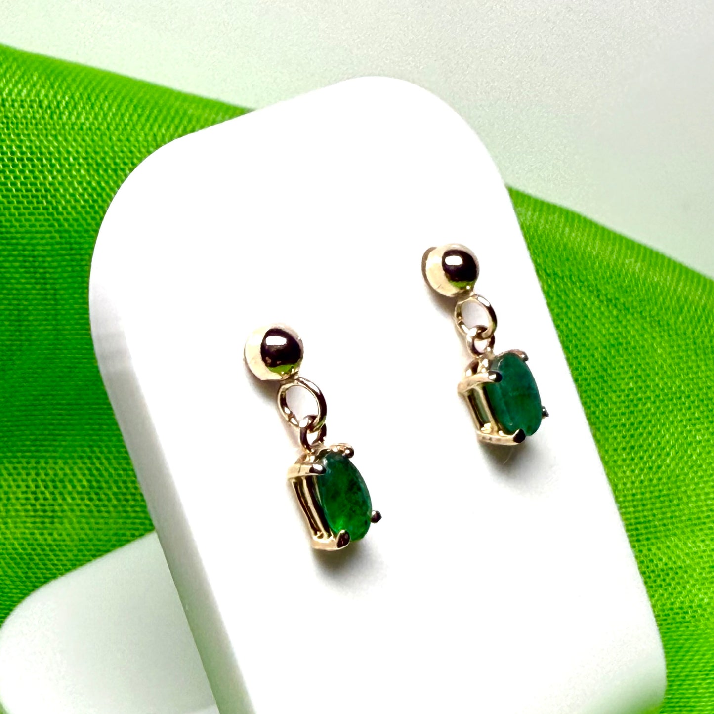 An oval cut yellow gold green real emerald drop earrings