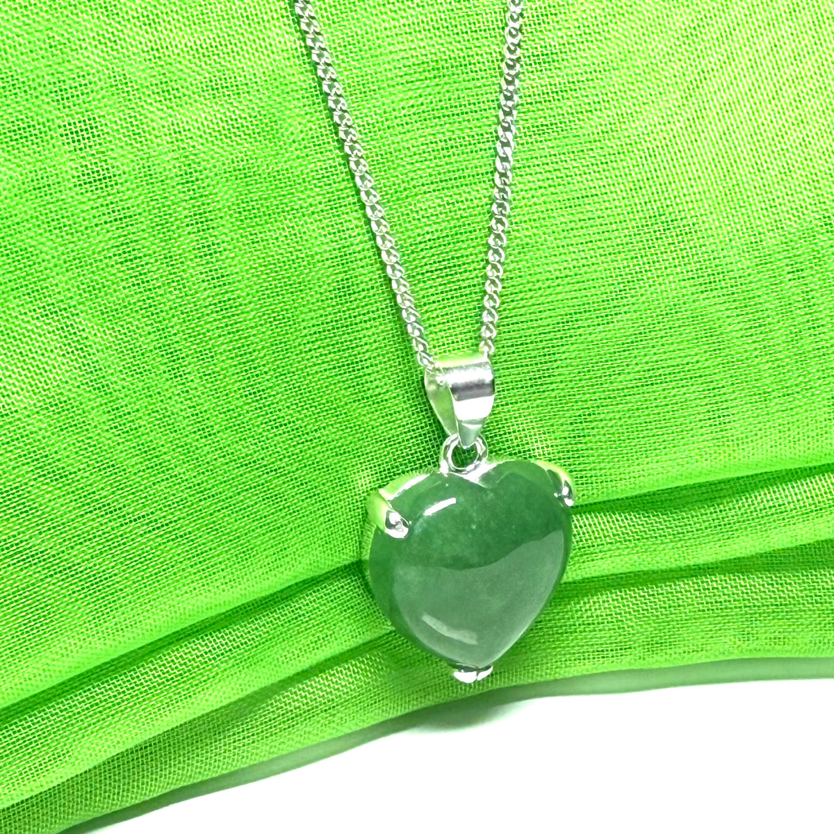 Beautiful stunning real green jade necklace heart shaped sterling silver pendant with chain