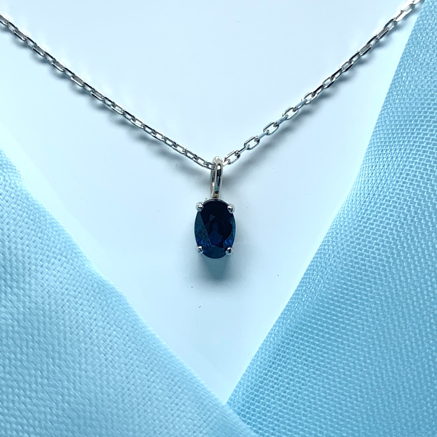 Blue sapphire white gold oval necklace pendant