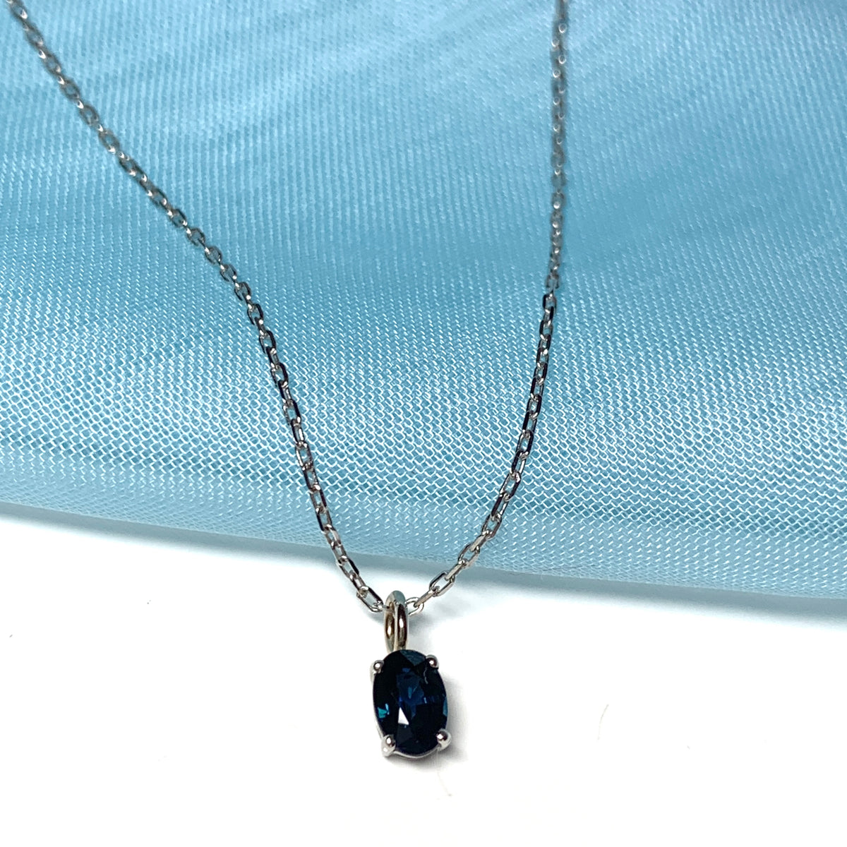 Blue sapphire white gold oval necklace pendant