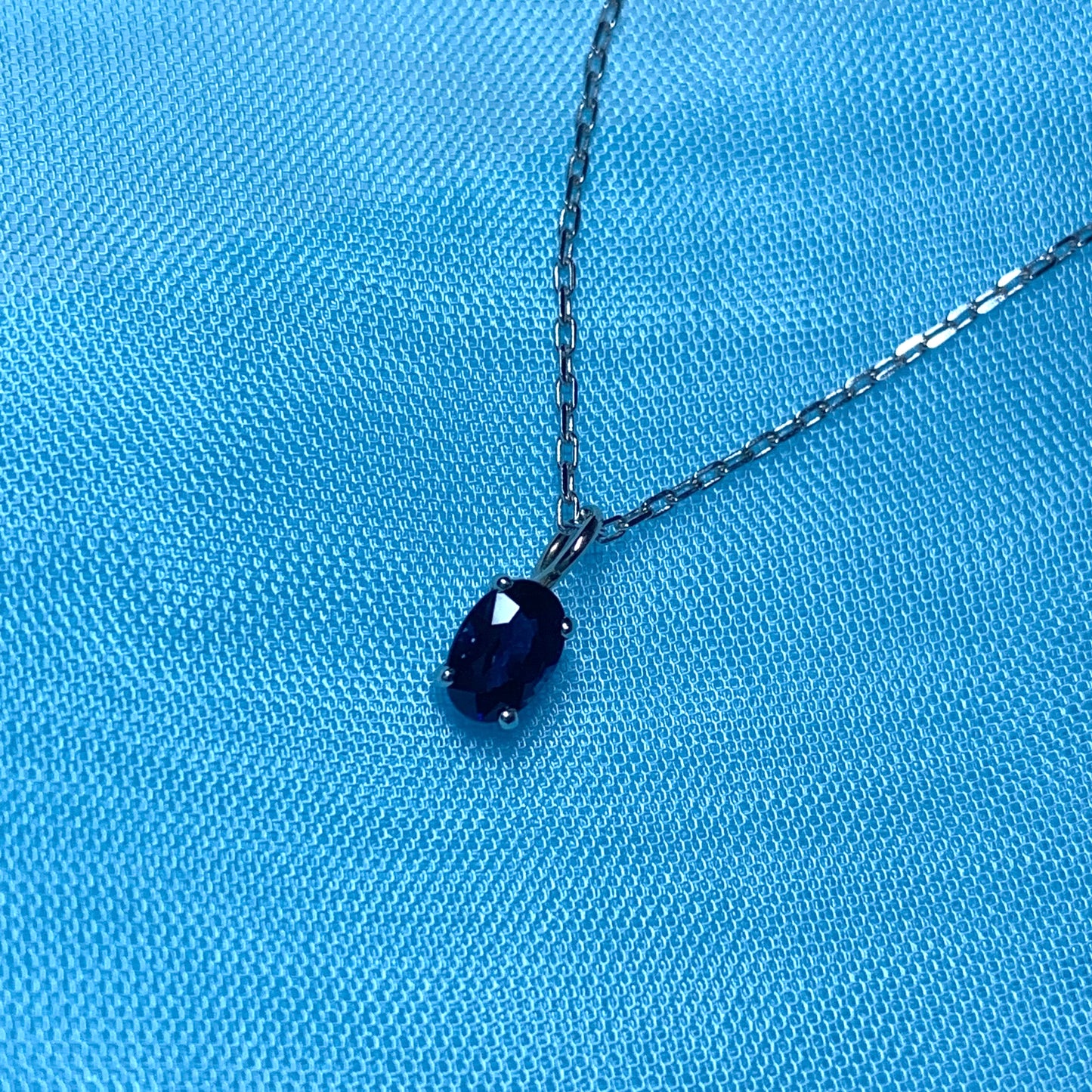 Blue sapphire white gold oval necklace pendant