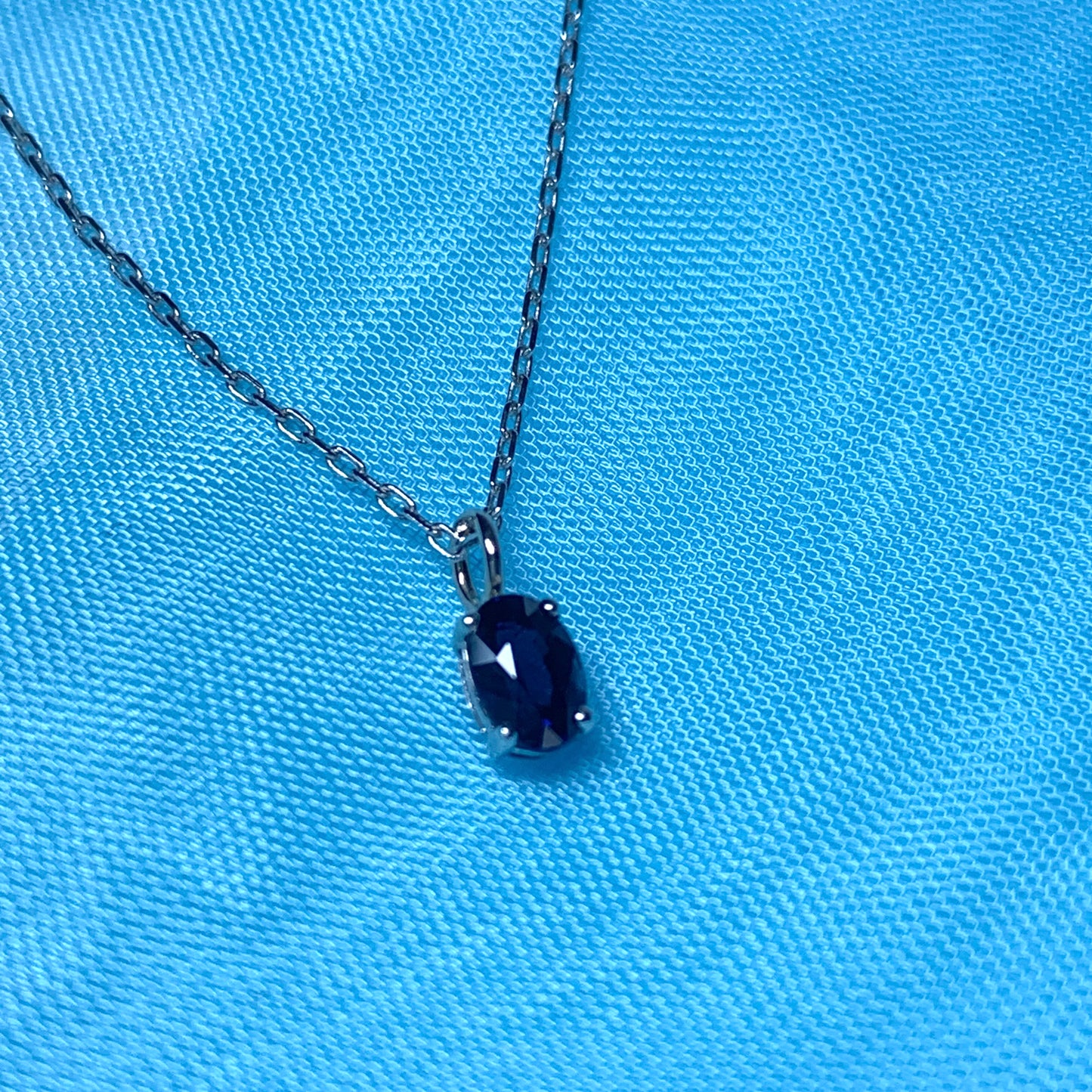 Blue sapphire white gold oval necklace pendant