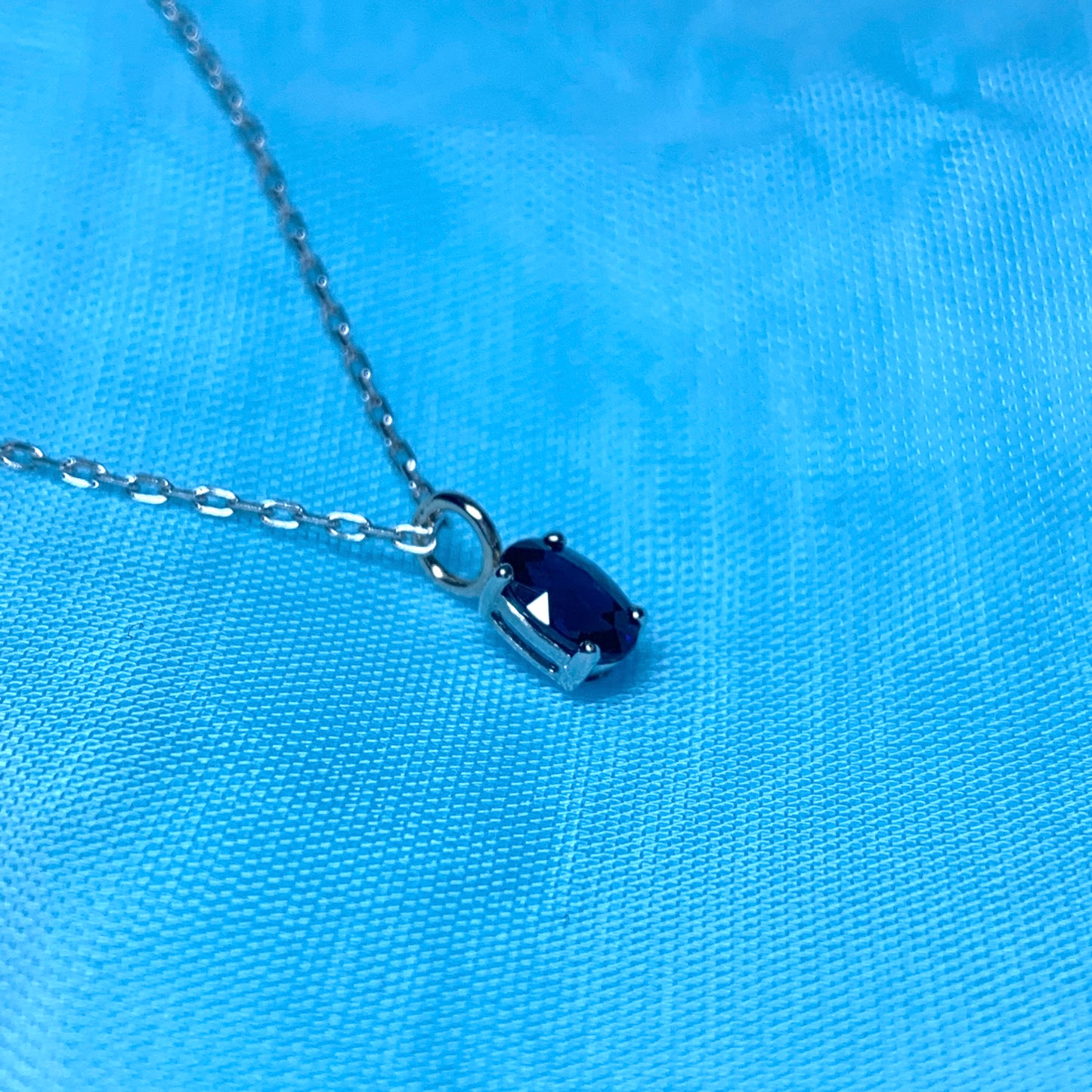 Blue sapphire white gold oval necklace pendant