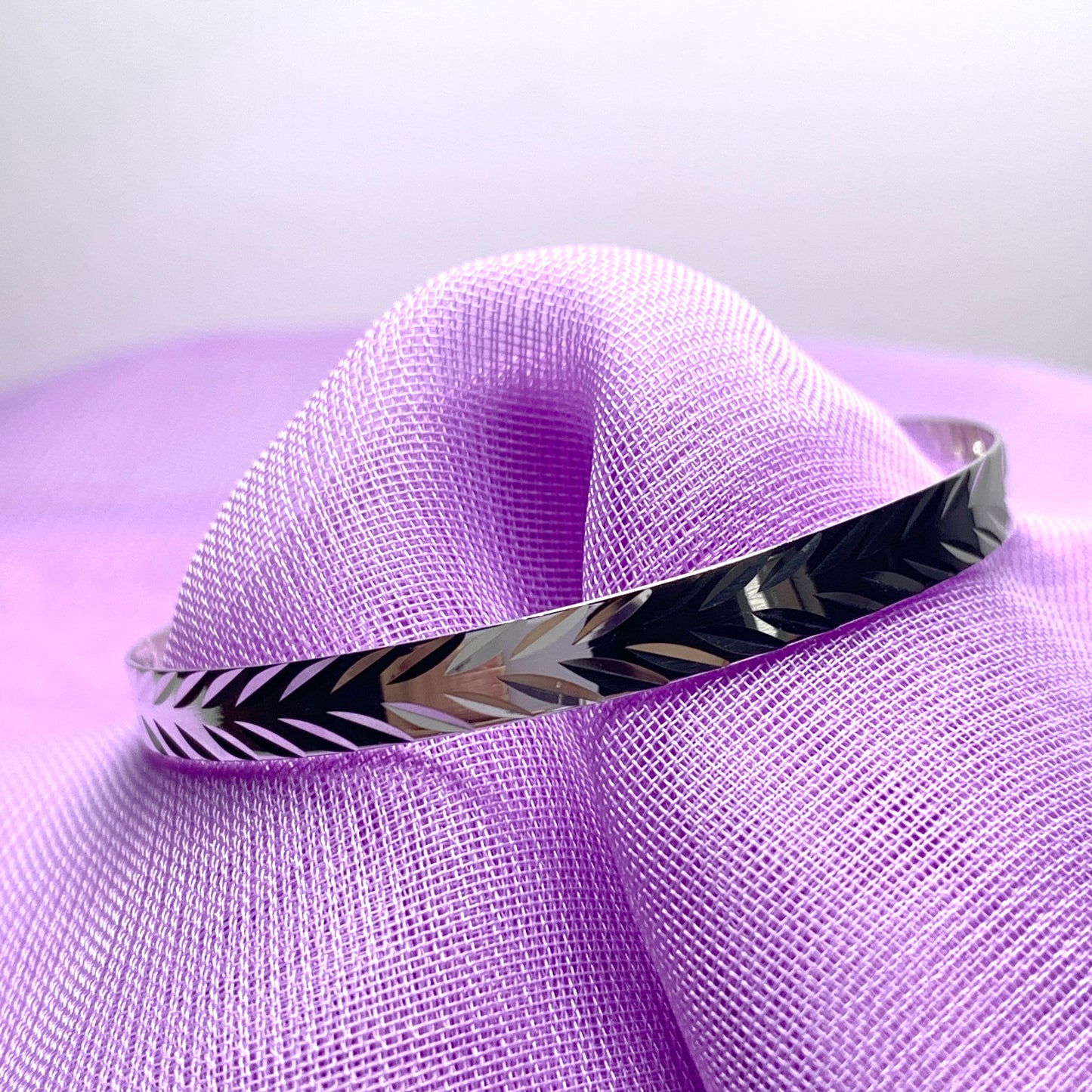 Child’s expanding bangle with a diamond cut design sterling silver