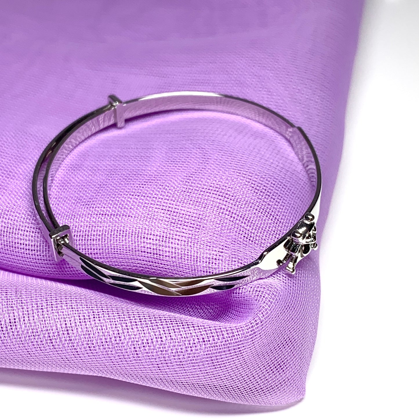 Child’s expanding bangle with a teddy bear design sterling silver