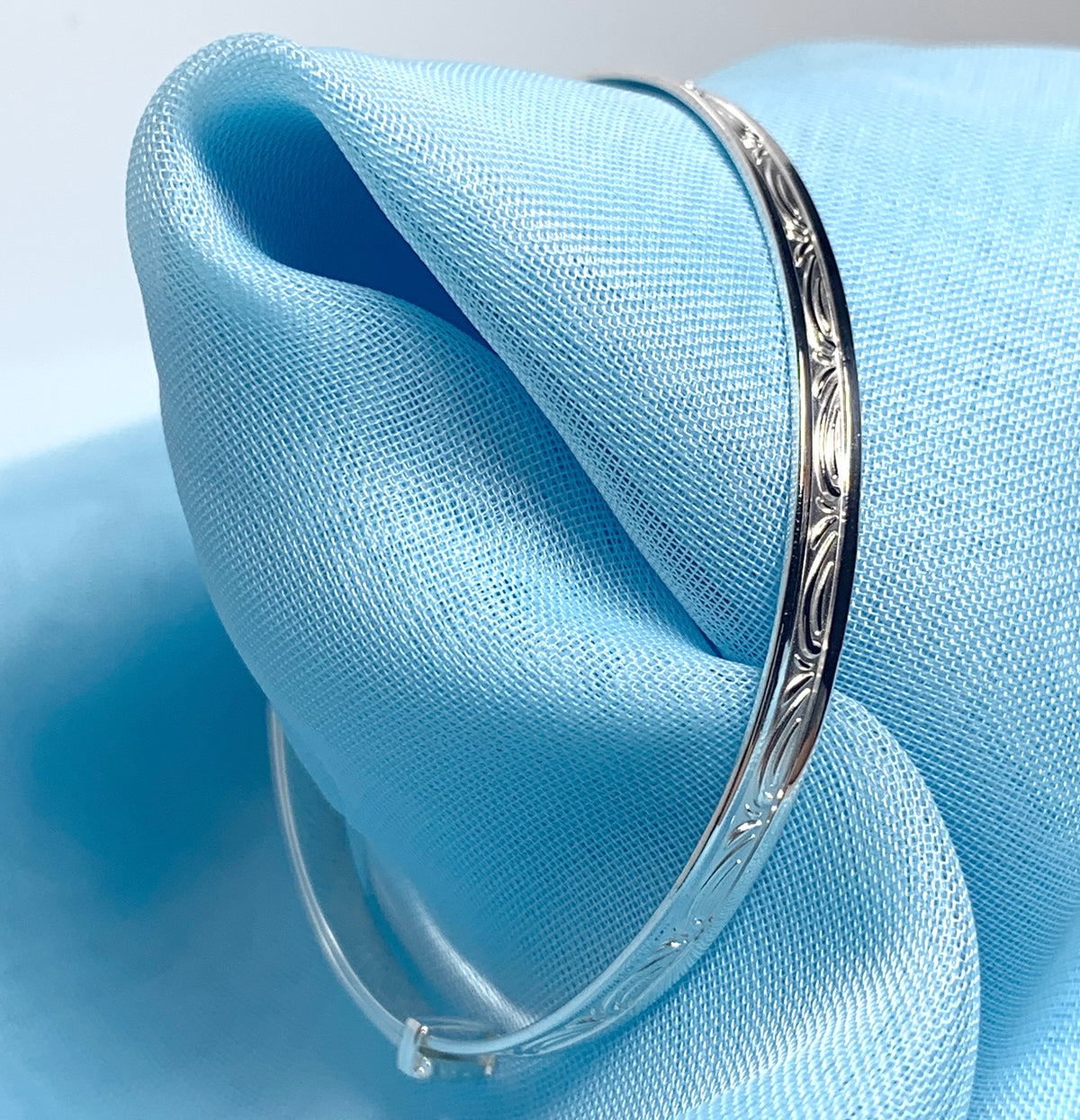 Child’s expanding bangle swirl patterned design sterling silver