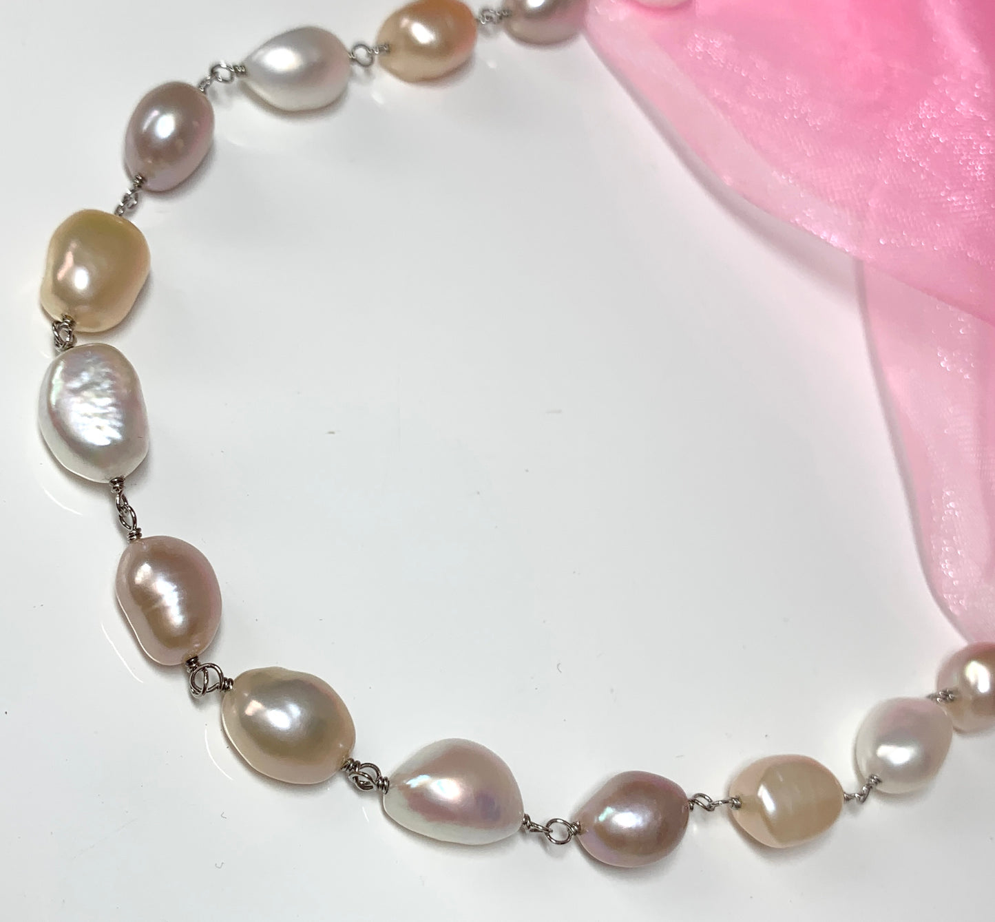 Cultured freshwater pearl single row necklace pink and white