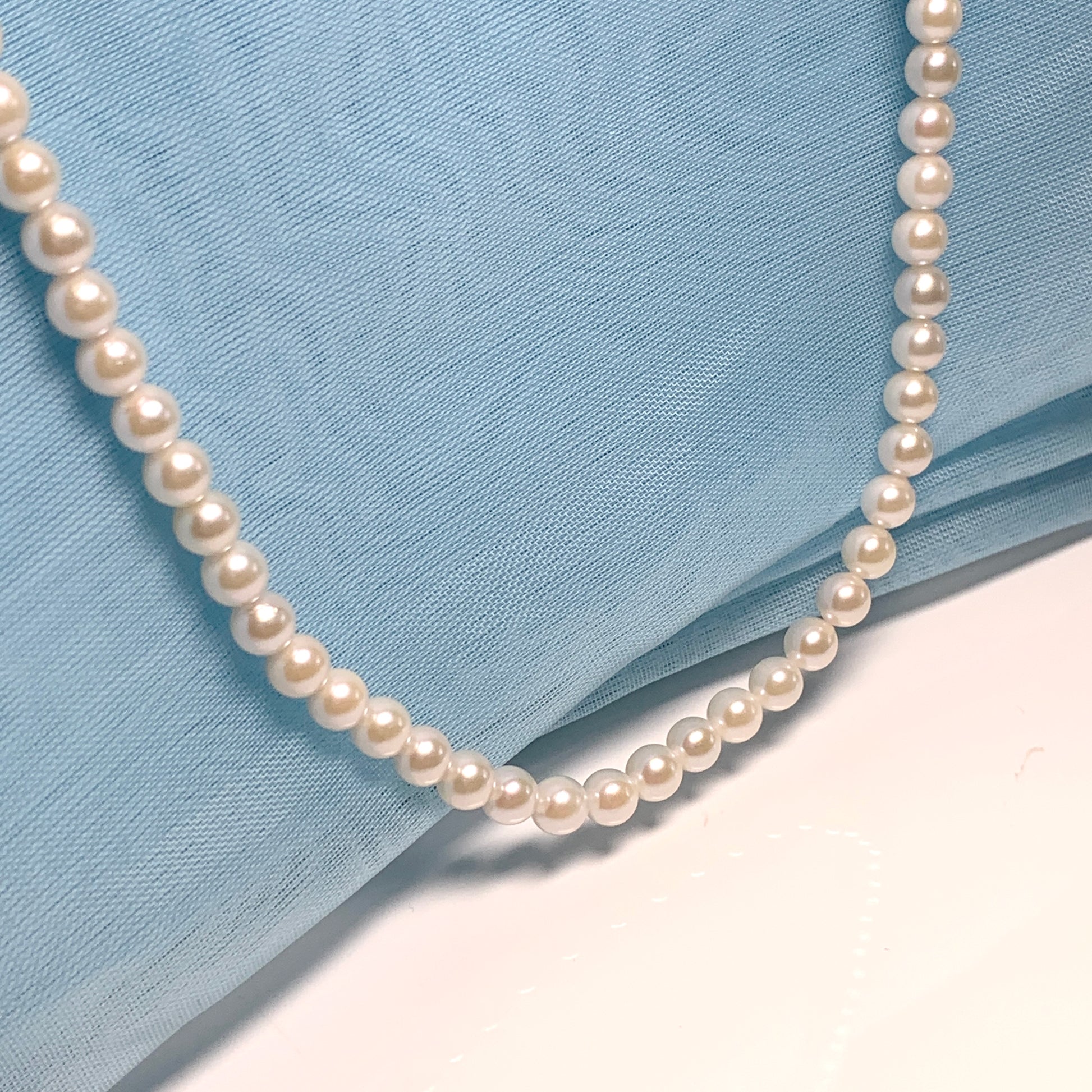 Small cultured pearl single row necklace 4.5 mm