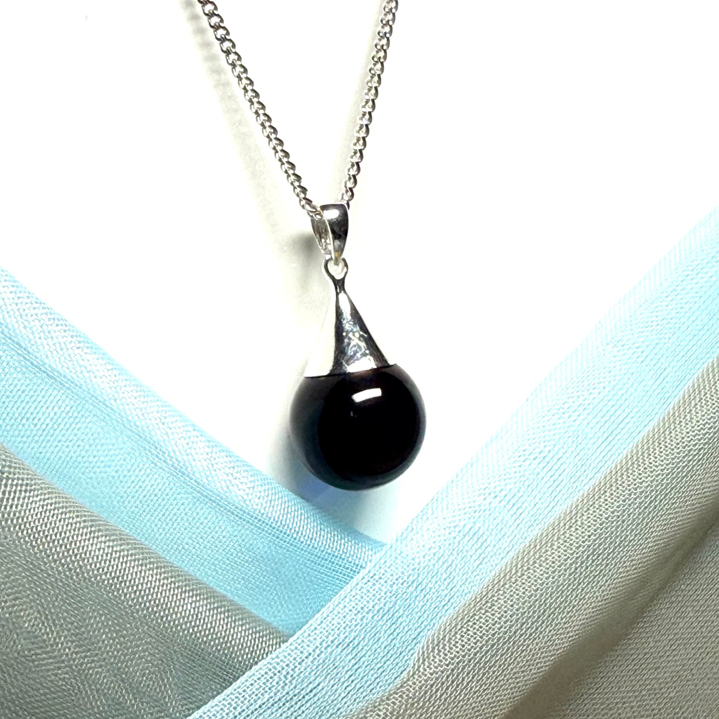 Dark blue crystal necklace round shaped drop pendant