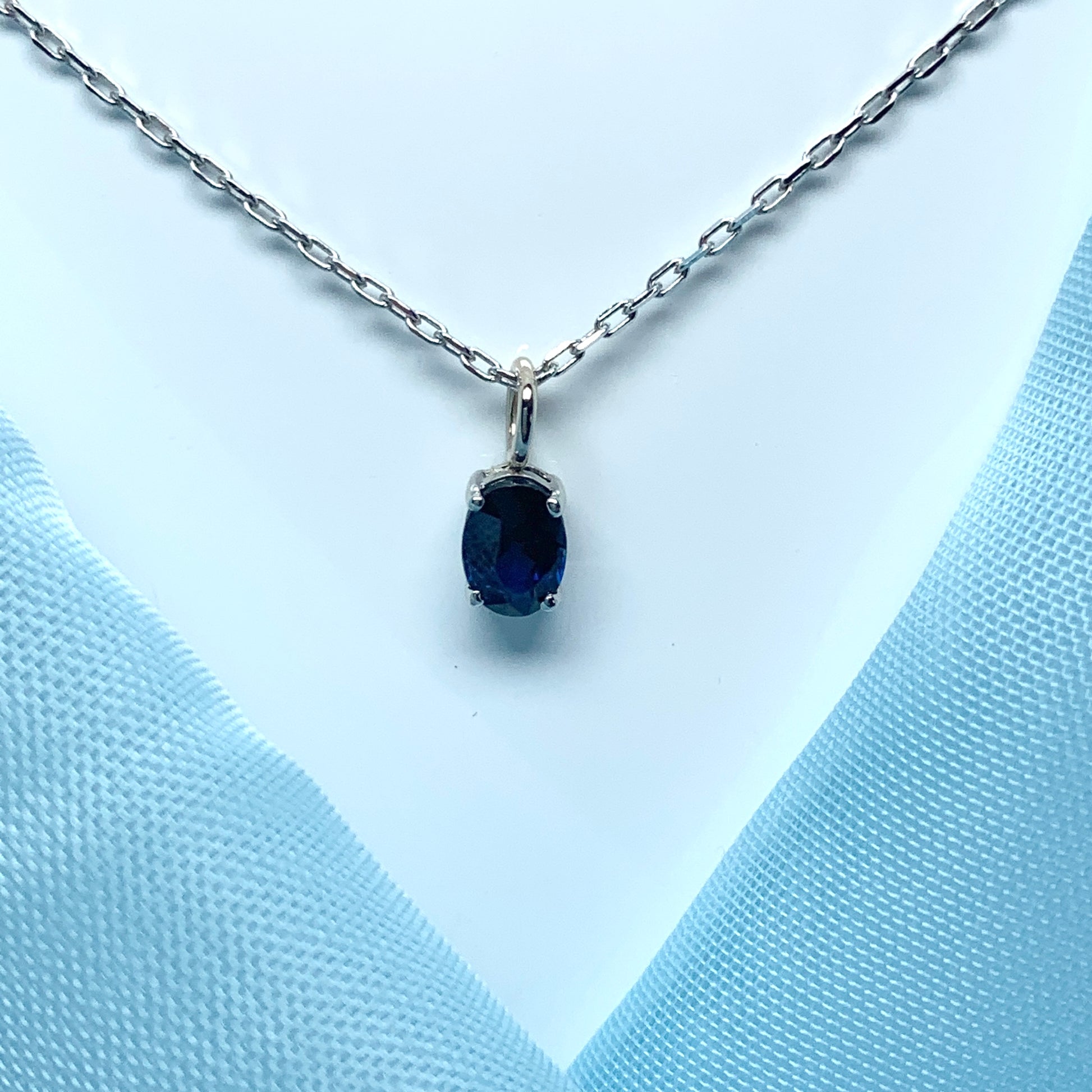 Blue sapphire white gold oval necklace pendant