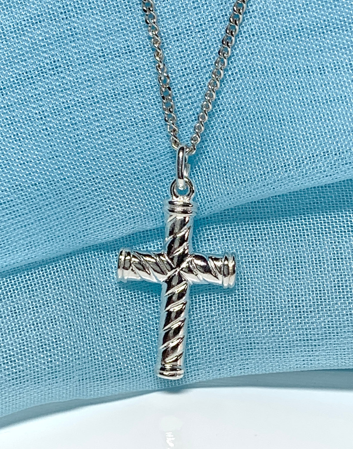 Diamond cut cross patterned sterling silver and chain