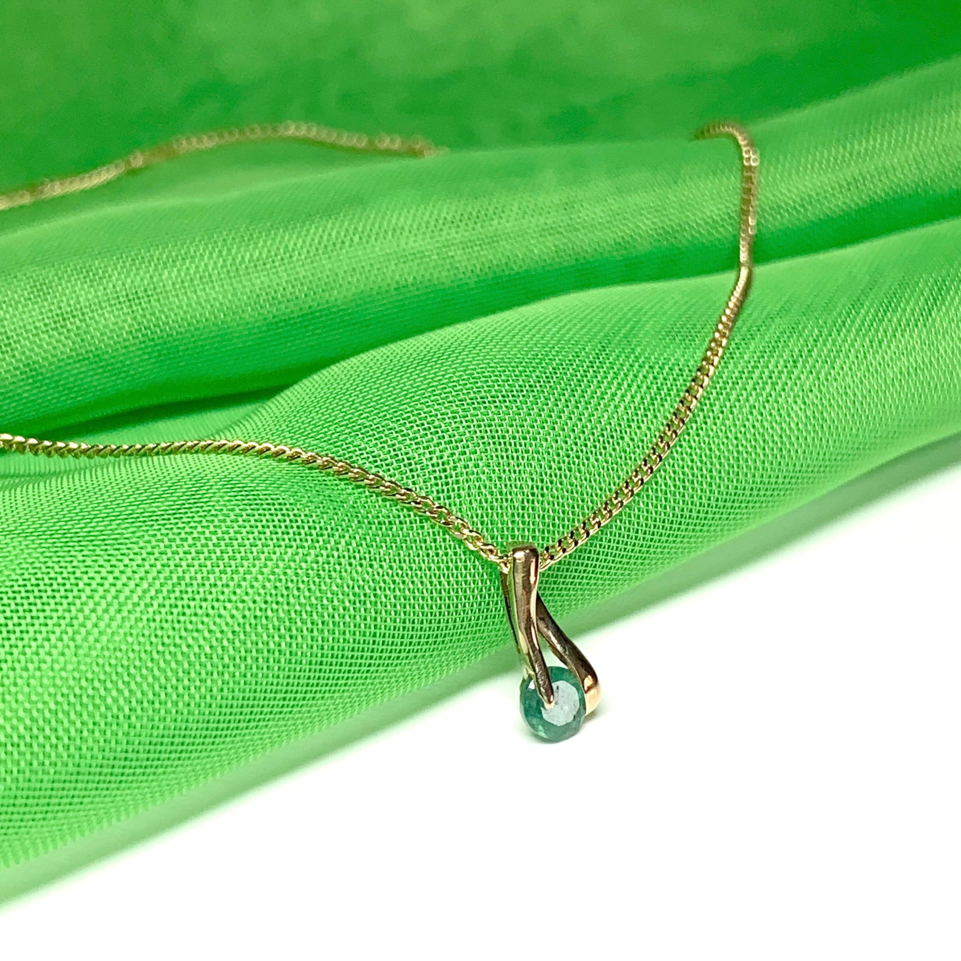 Fancy Green Emerald Round Yellow Gold Necklace