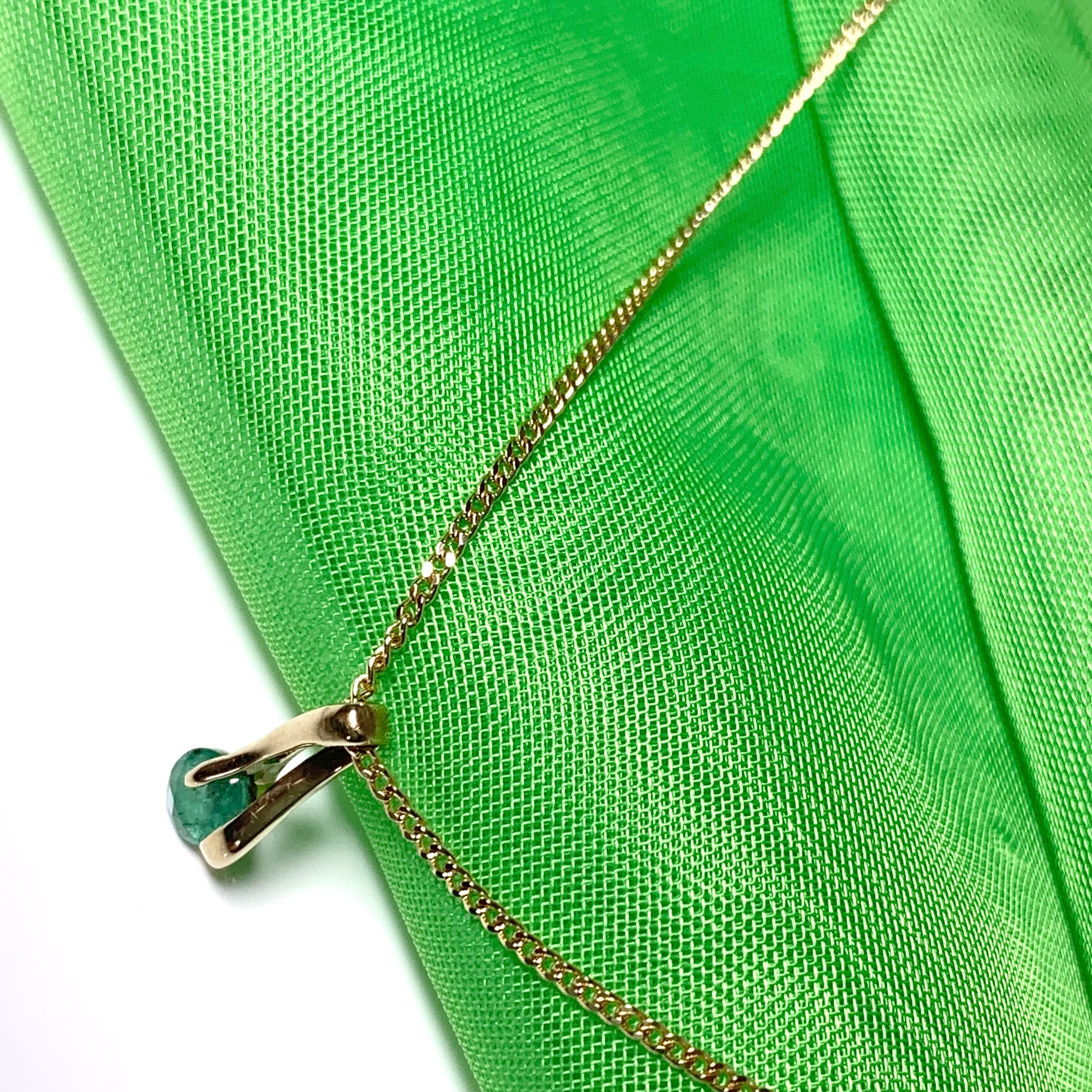 Fancy Green Emerald Round Yellow Gold Necklace