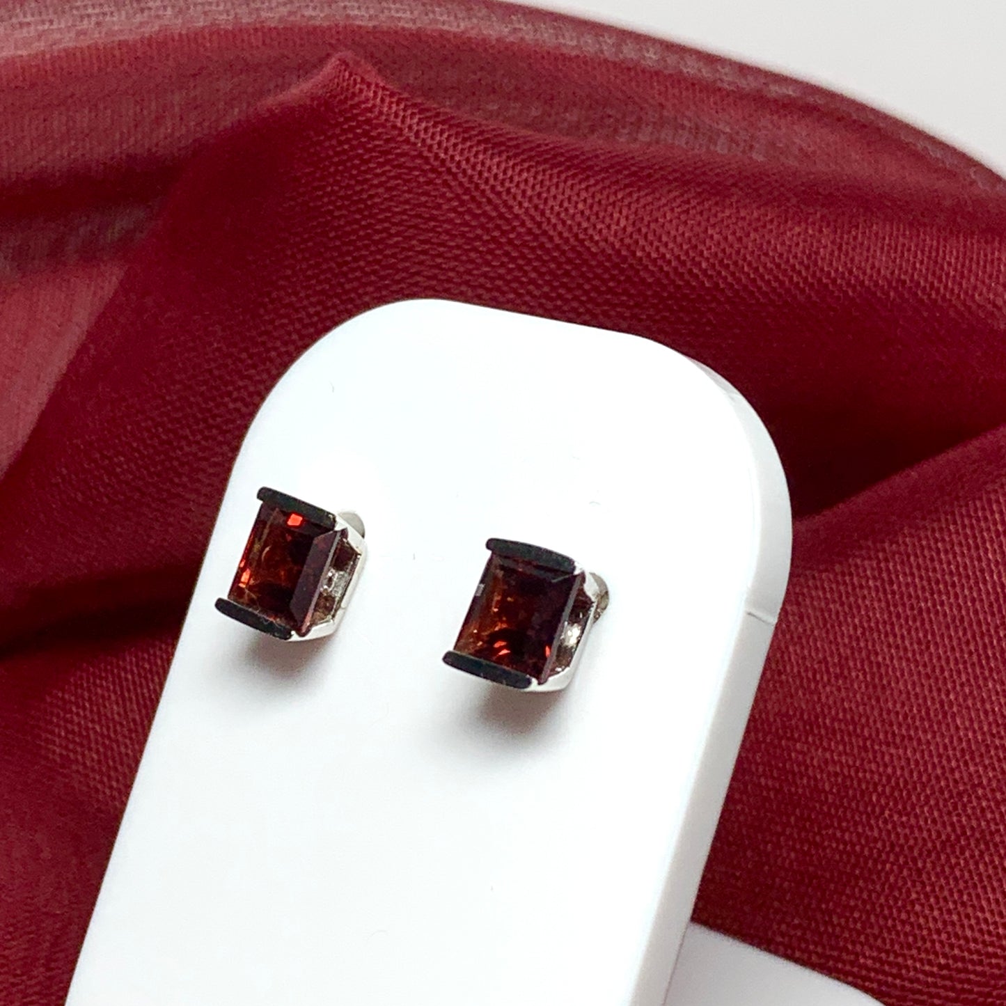 Earrings real square red garnet stud white gold