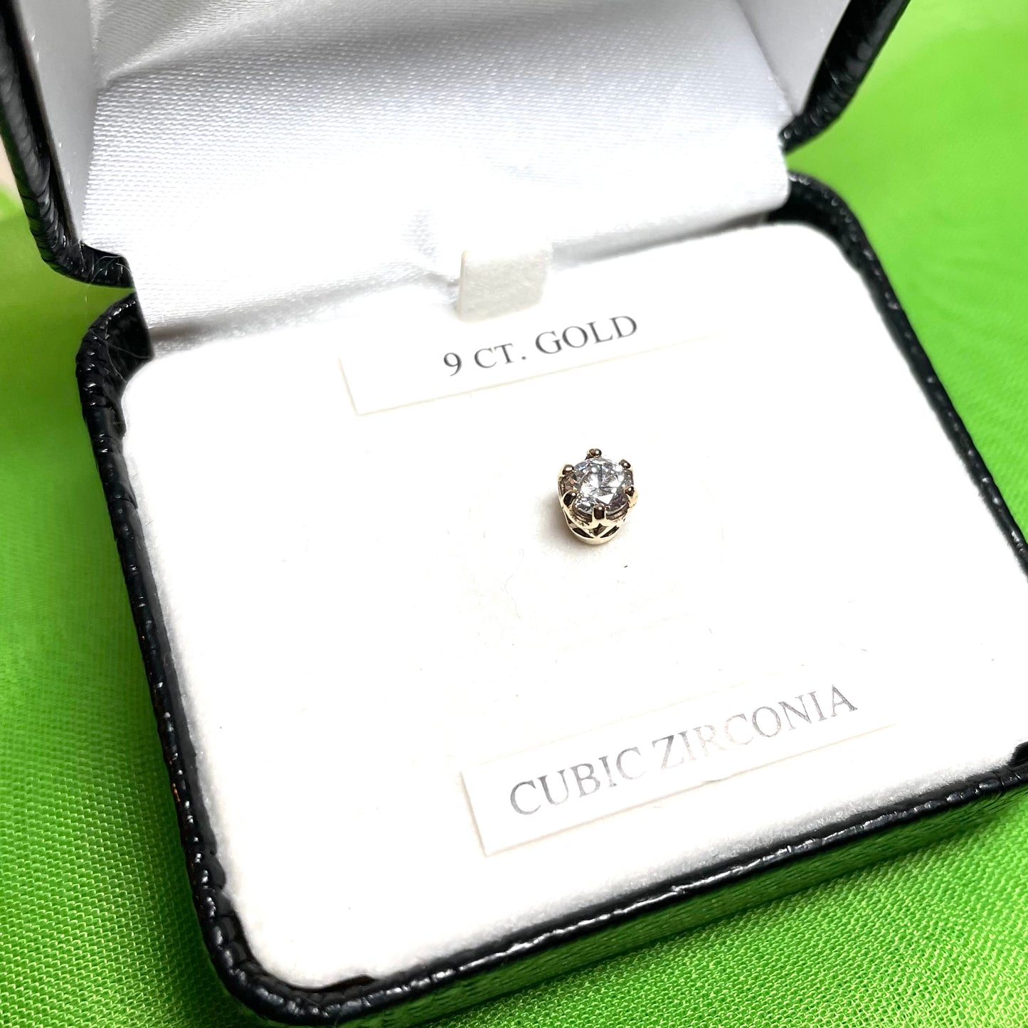 Tie pin 9 Carat gold round cubic zirconia tie tac