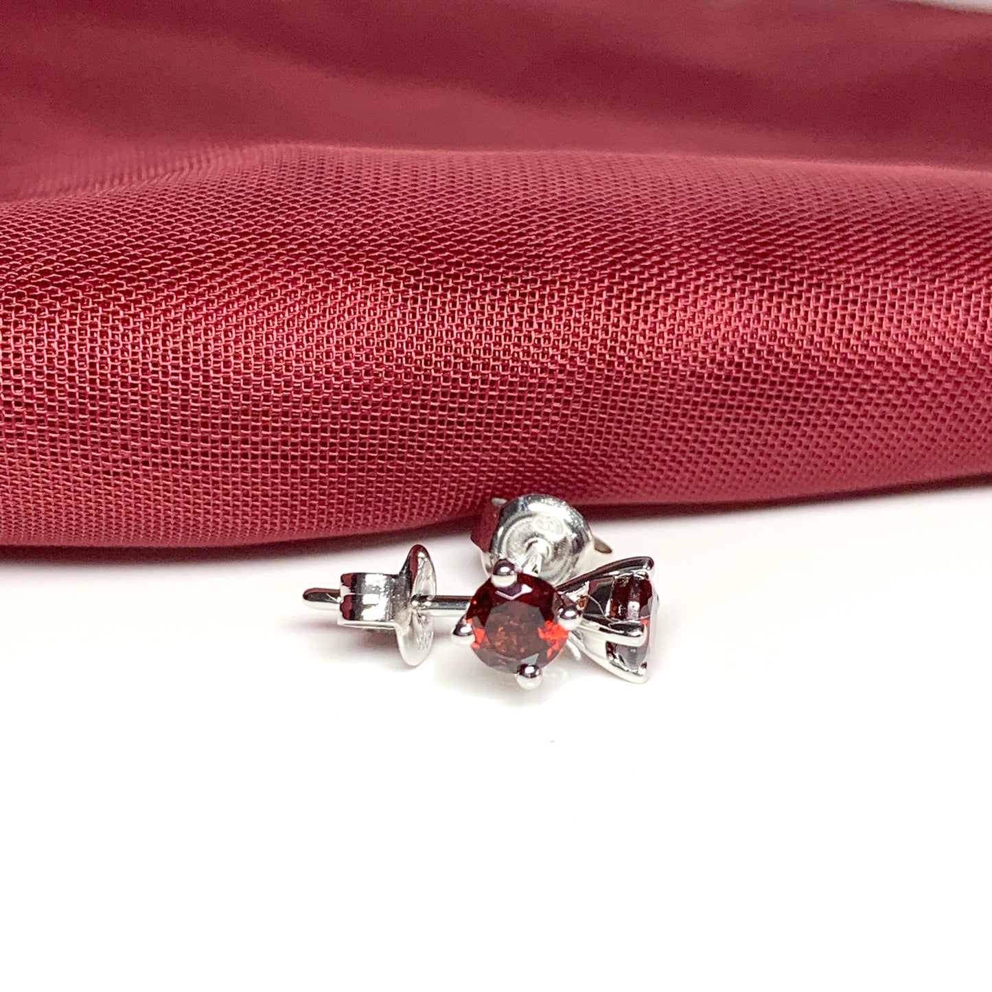 Garnet silver round four claw stud earrings