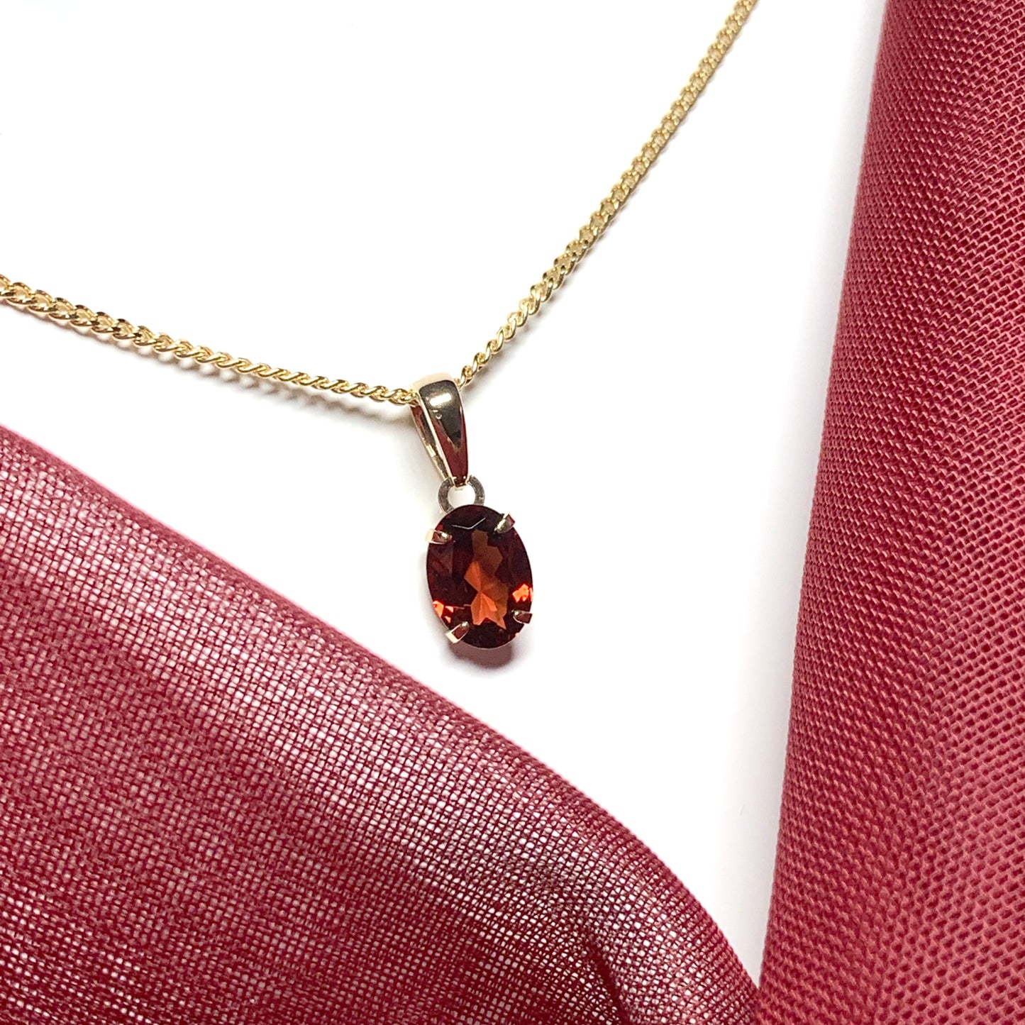 Garnet yellow gold oval four claw necklace pendent