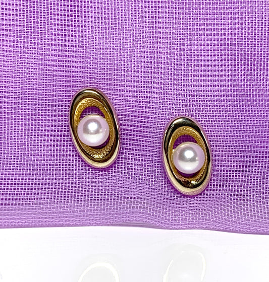 Yellow gold oval freshwater cultured pearl stud earrings