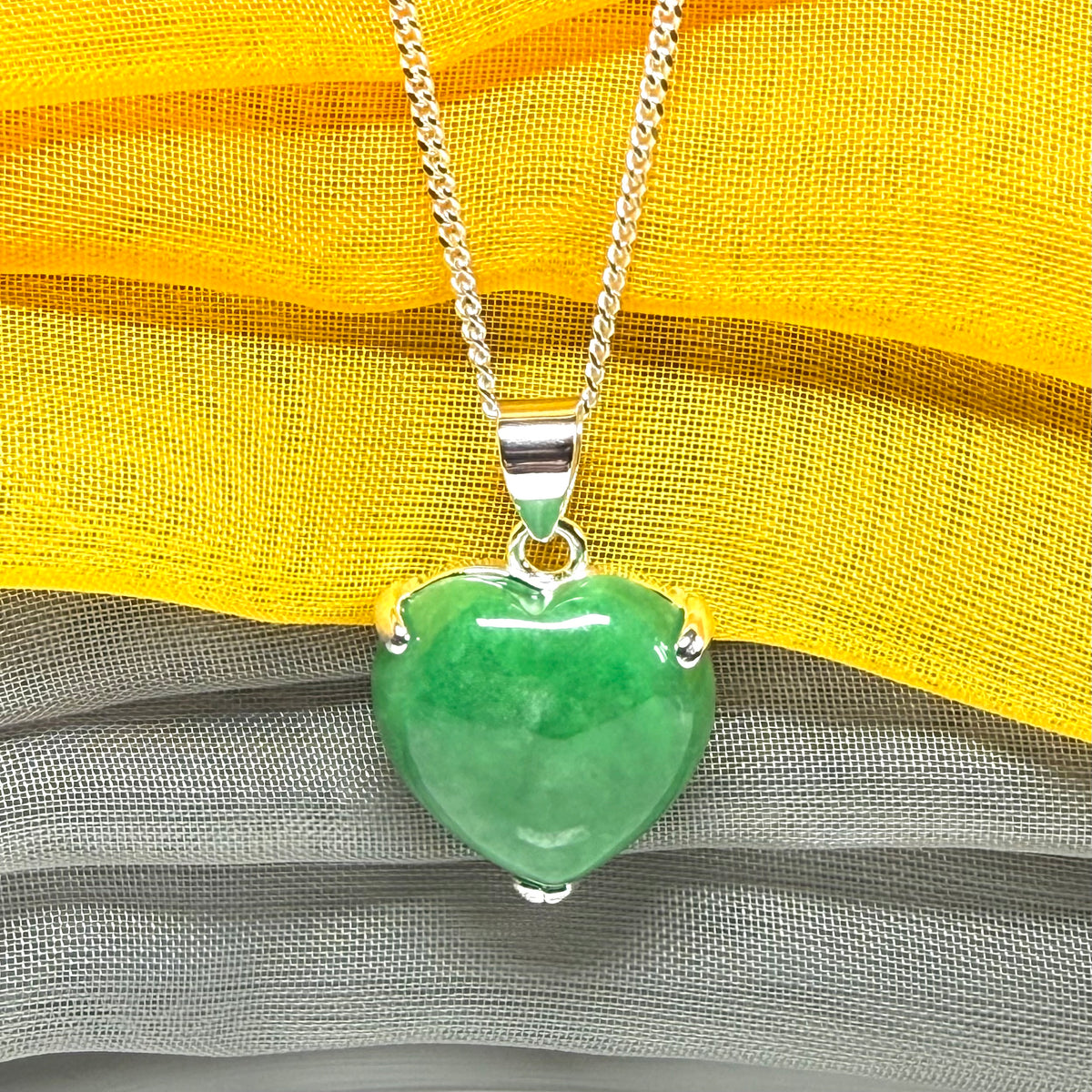 Gorgeous real green jade necklace heart shaped sterling silver, an exquisite designed pendant