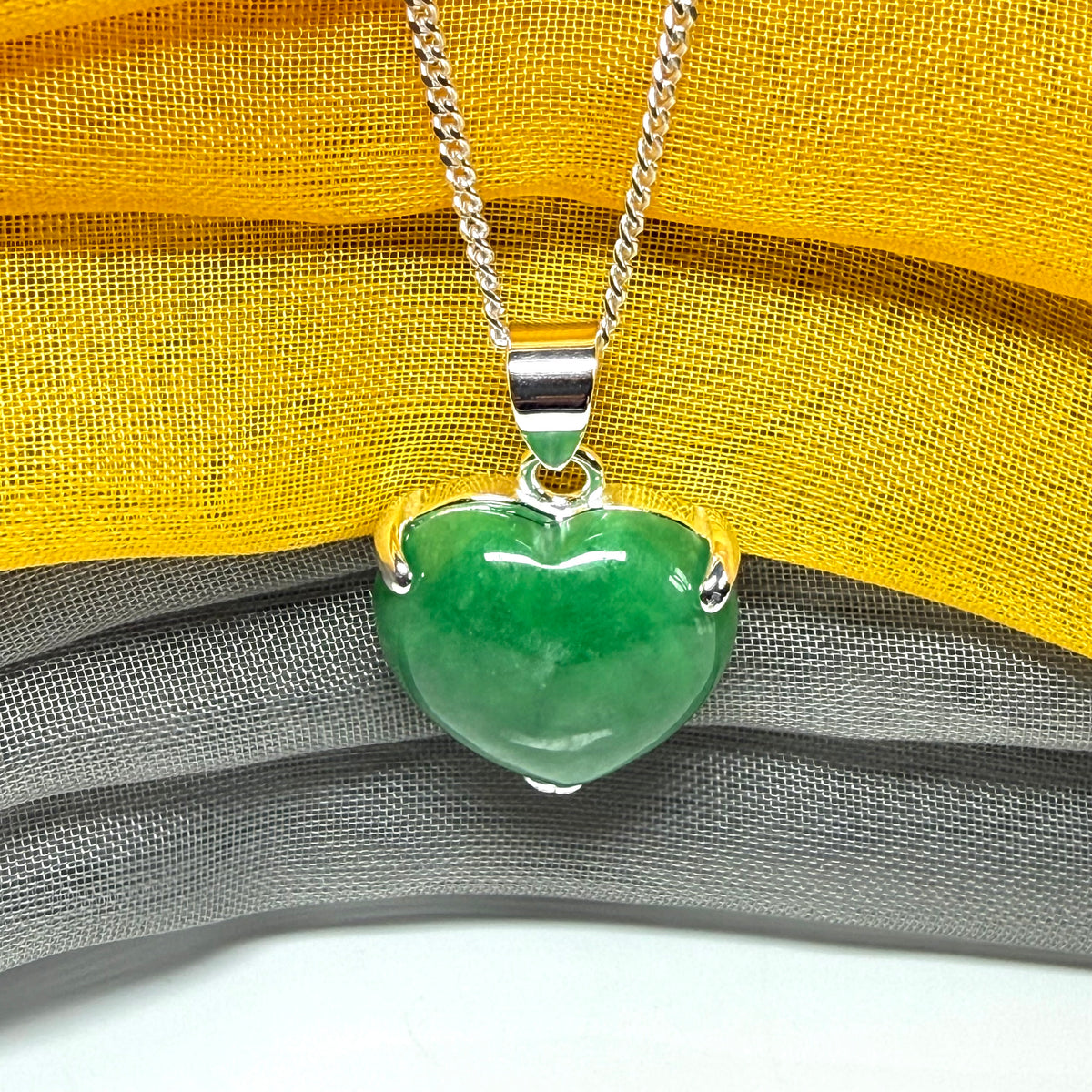 Gorgeous real green jade necklace heart shaped sterling silver, an exquisite designed pendant with chain