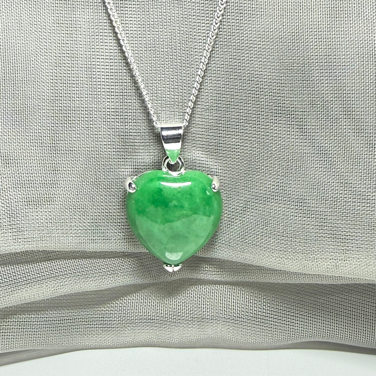 Gorgeous real green jade necklace heart shaped sterling silver, exquisitely designed pendant with chain