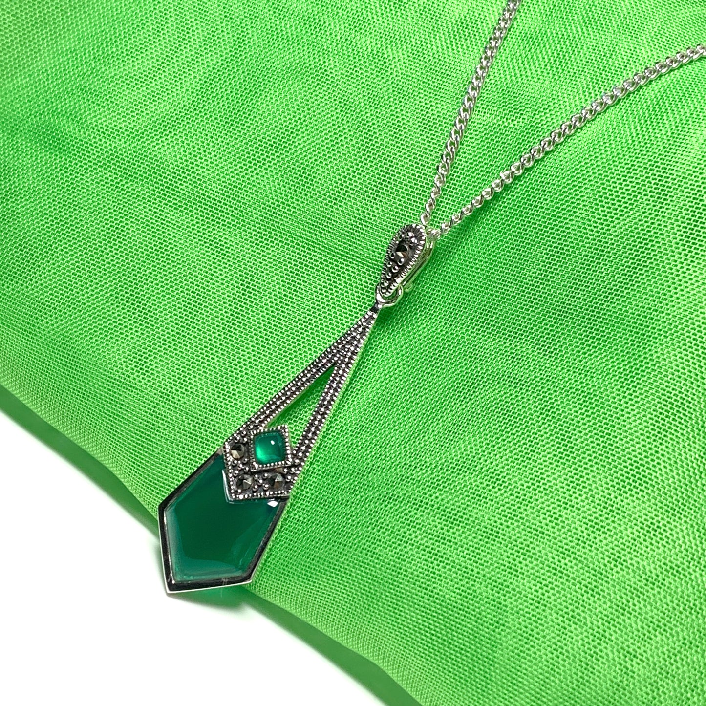 Green Agate And Marcasite Long Drop Kite Shaped Necklace Pendant Sterling Silver