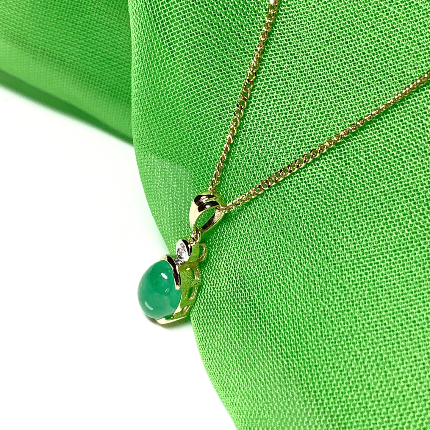 Real green jade and diamond yellow gold necklace