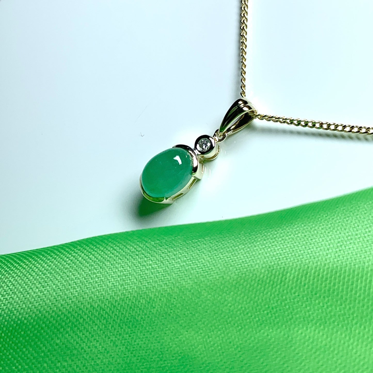 Real green jade and diamond yellow gold necklace