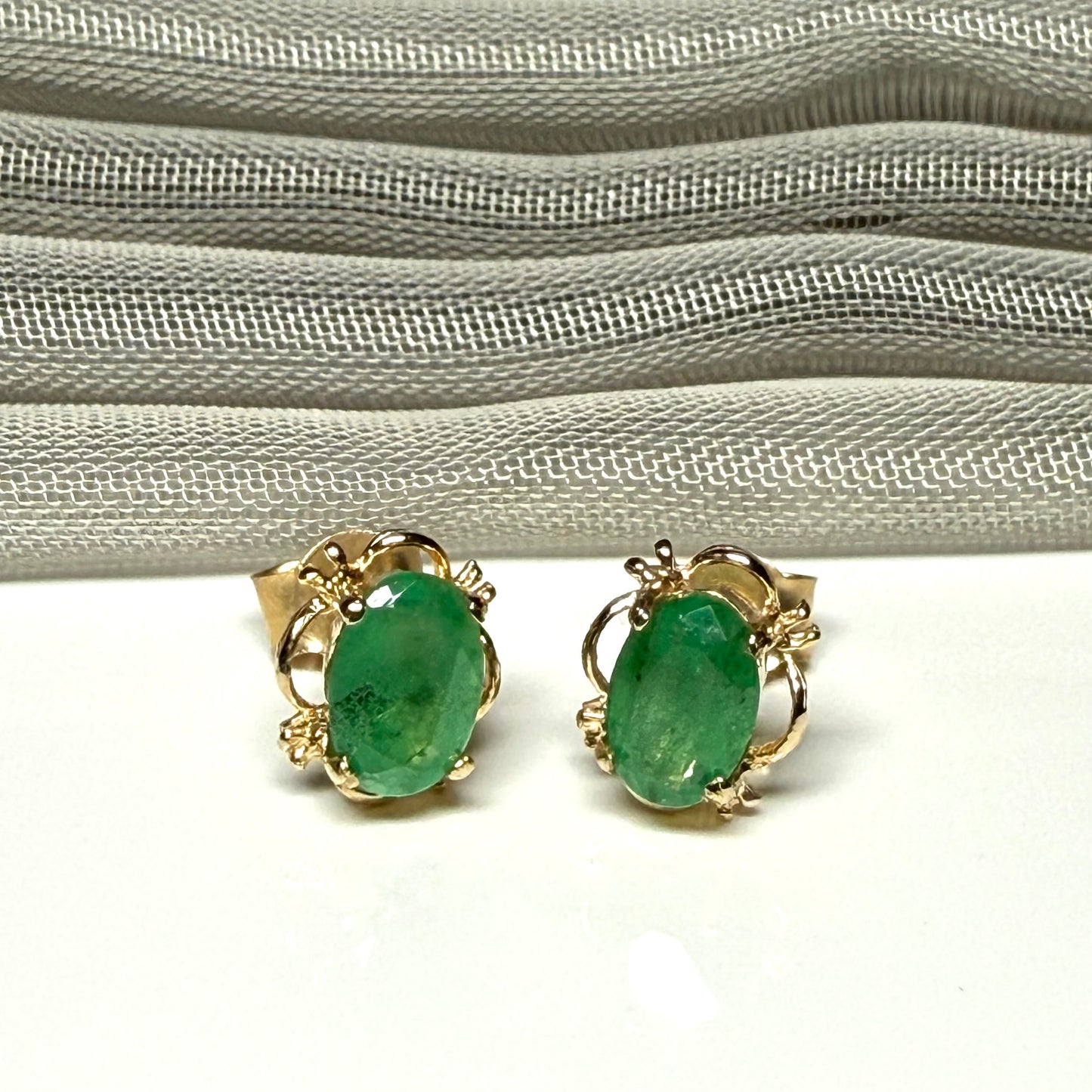 Greenemeraldyellowgoldovalstudearrings