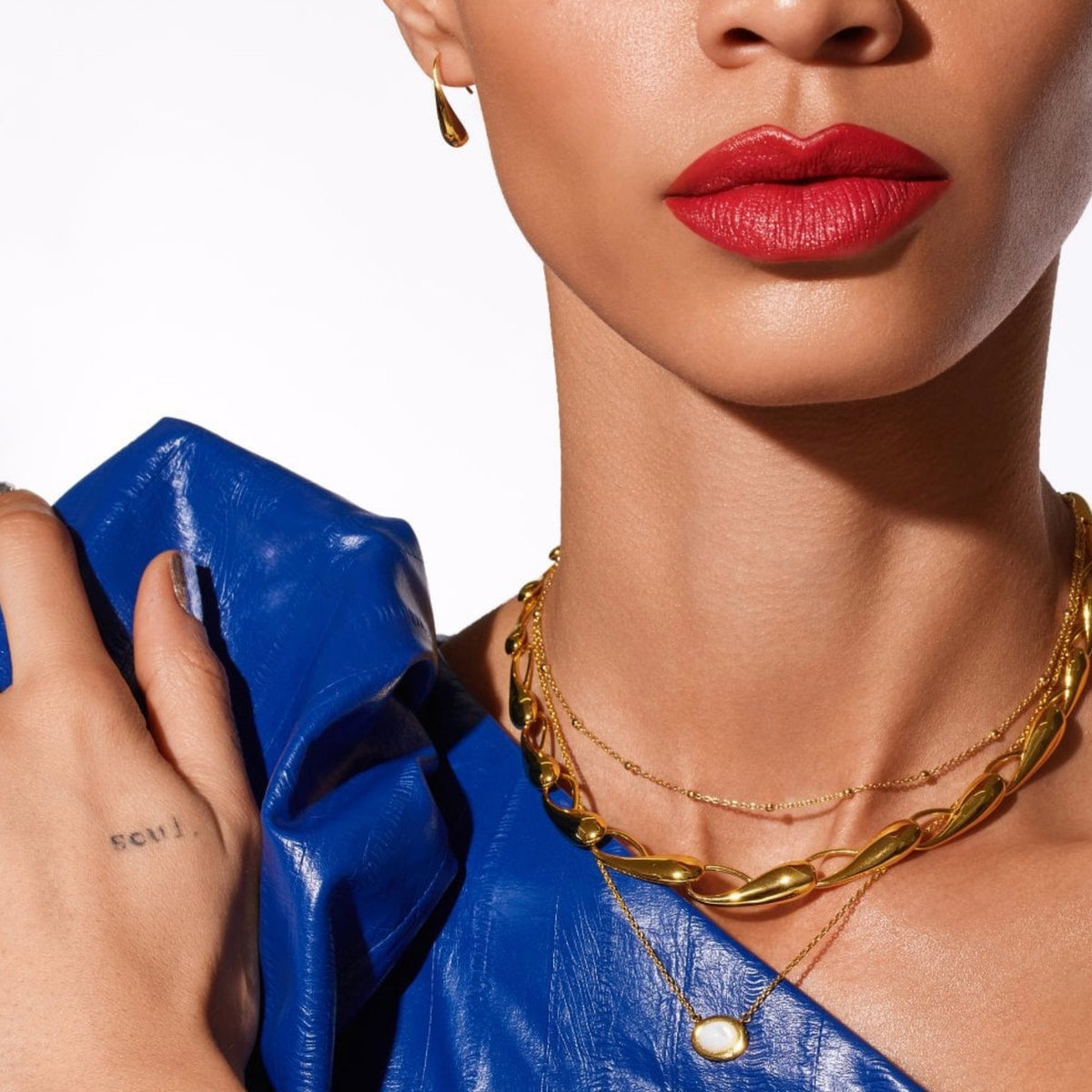 HD X JJ Tide diamond collar necklace Hot Diamonds yellow gold plated sterling silver on the neck
