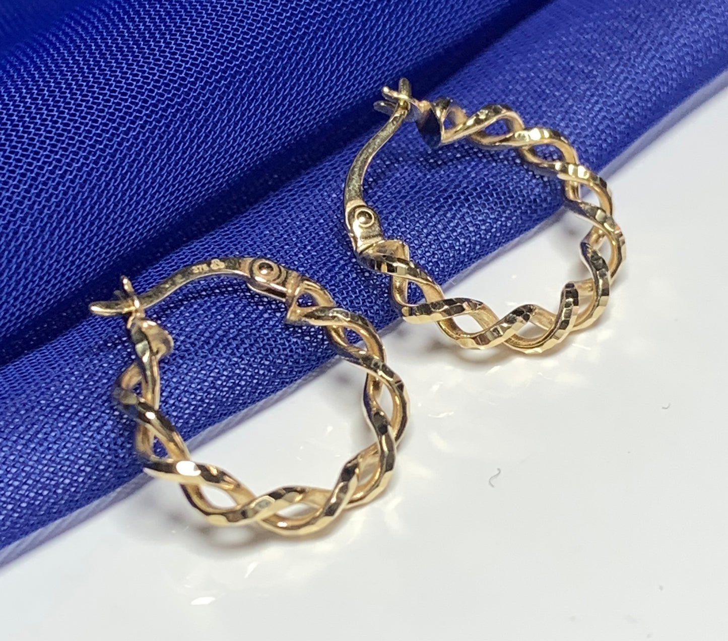 Hoop round yellow gold pierced earrings 17mm