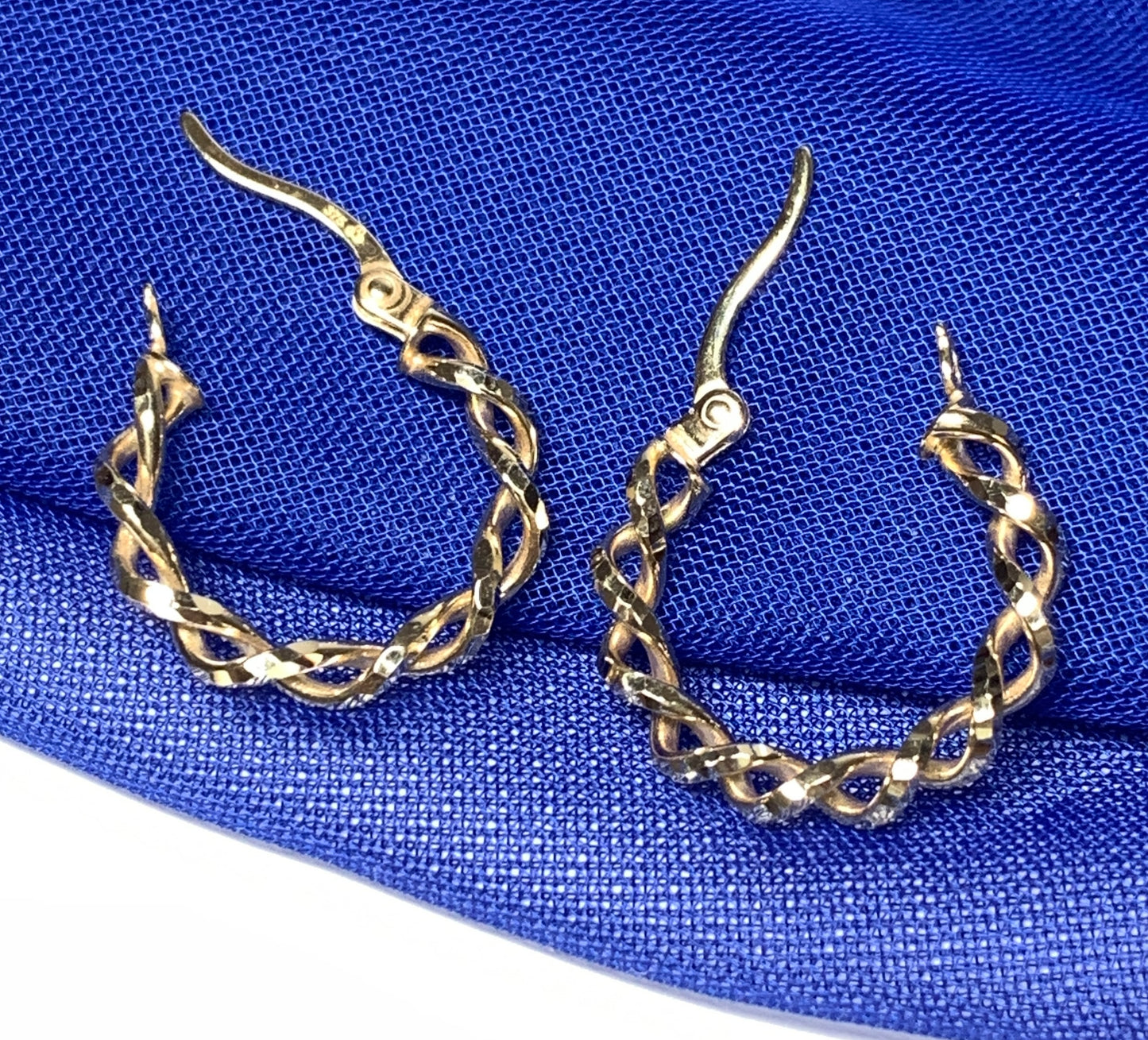 Hoop round yellow gold pierced earrings 17mm