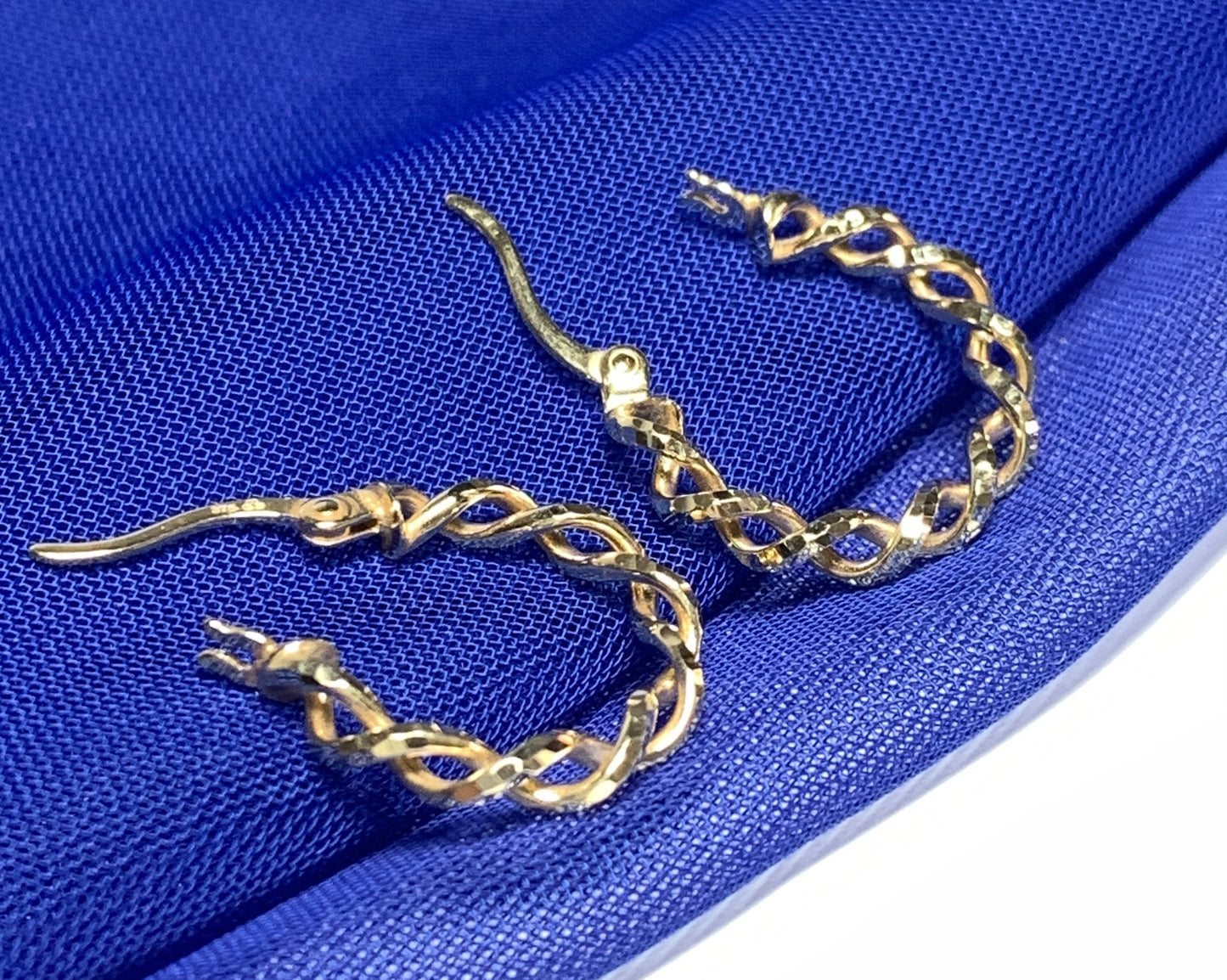 Hoop round yellow gold pierced earrings 17mm